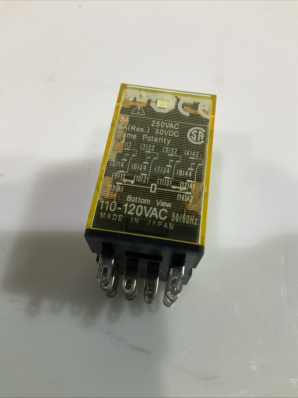 IDEC  RU42S-C-A110  POWER  RELAY  LOT 10 Y2M