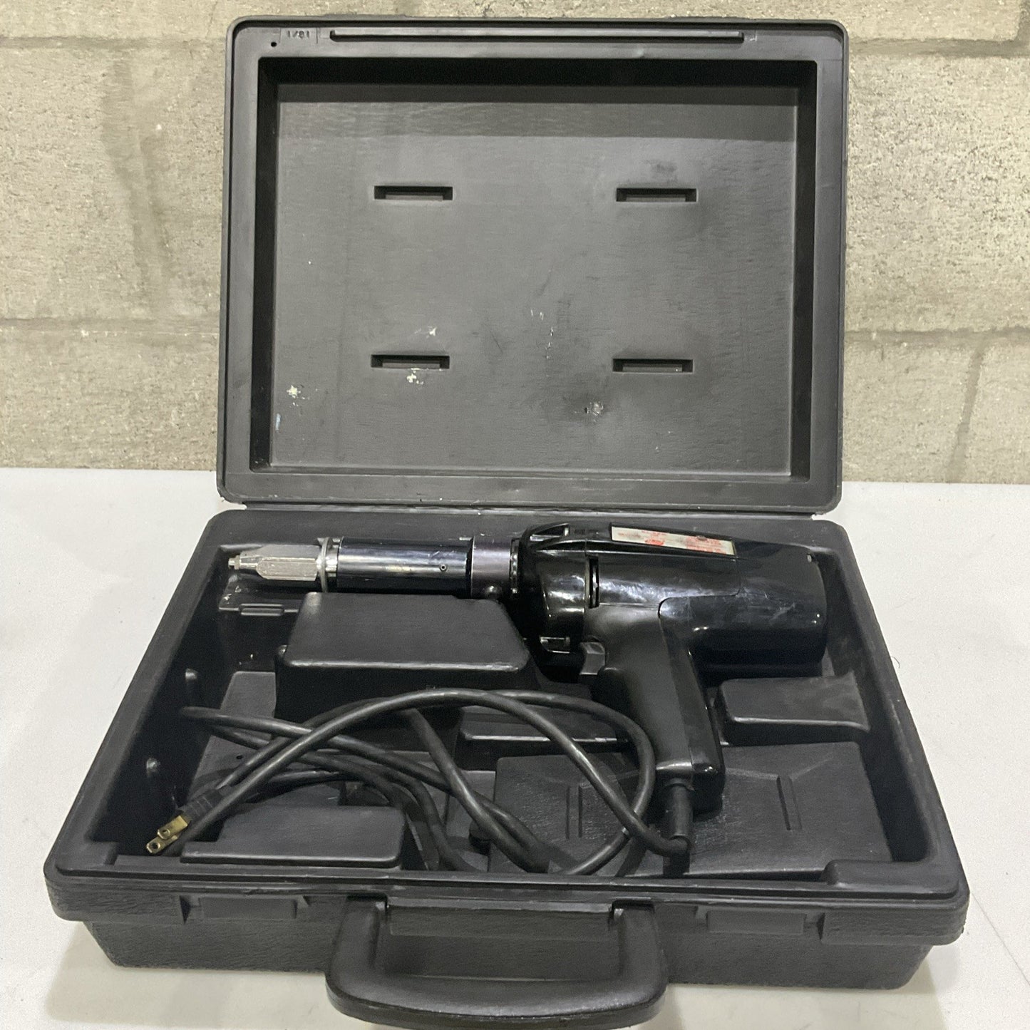 MALCO ER-77K ELECTRIC RIVETER 115-120 VAC 25-60 HZ N.L R.P.M 700 Z2M