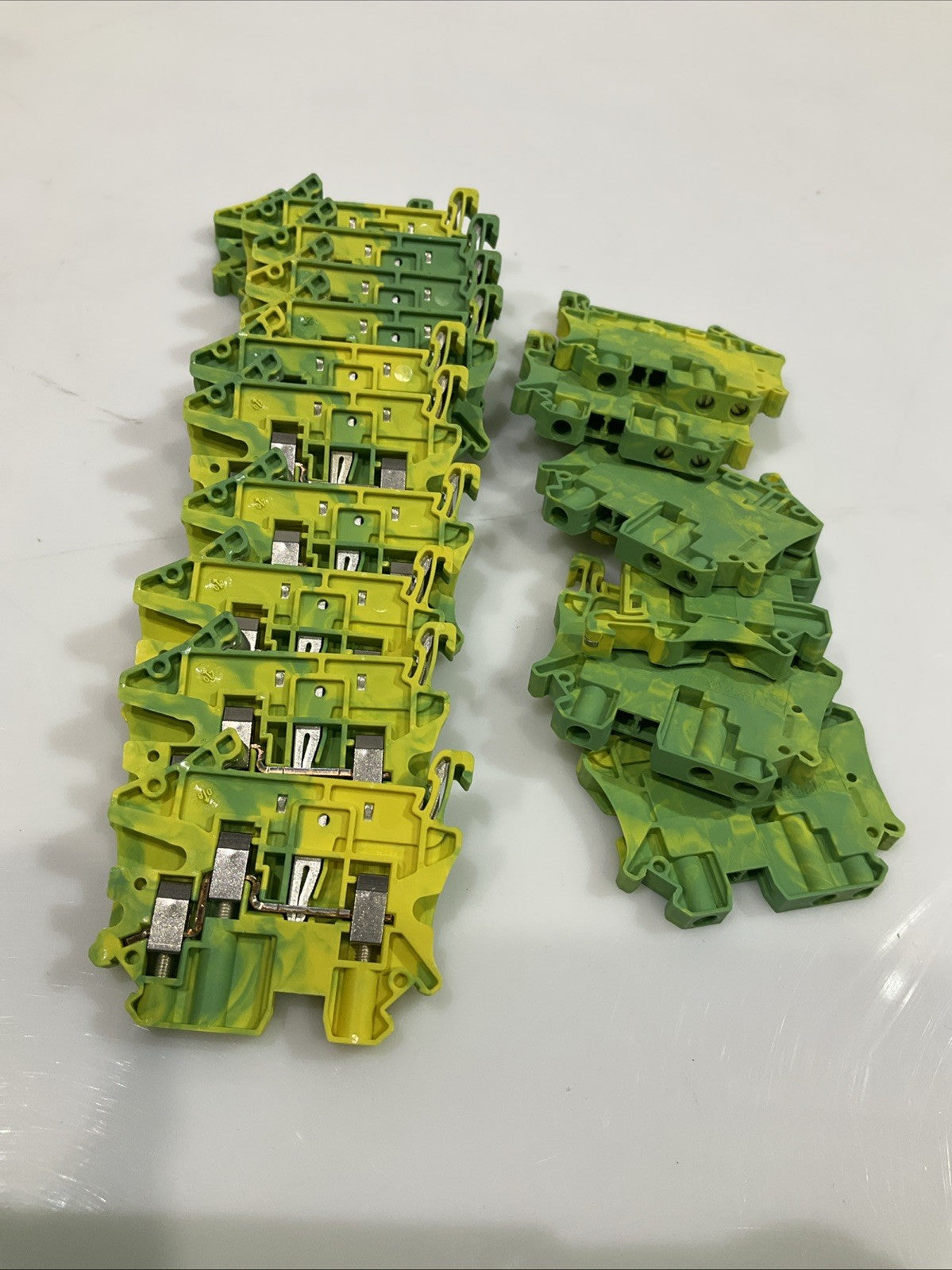 PHOENIX CONTACT  UT4-TWIN-PE  3044380 DIN RAIL TERMINAL BLOCK  LOT OF 39 Y2M