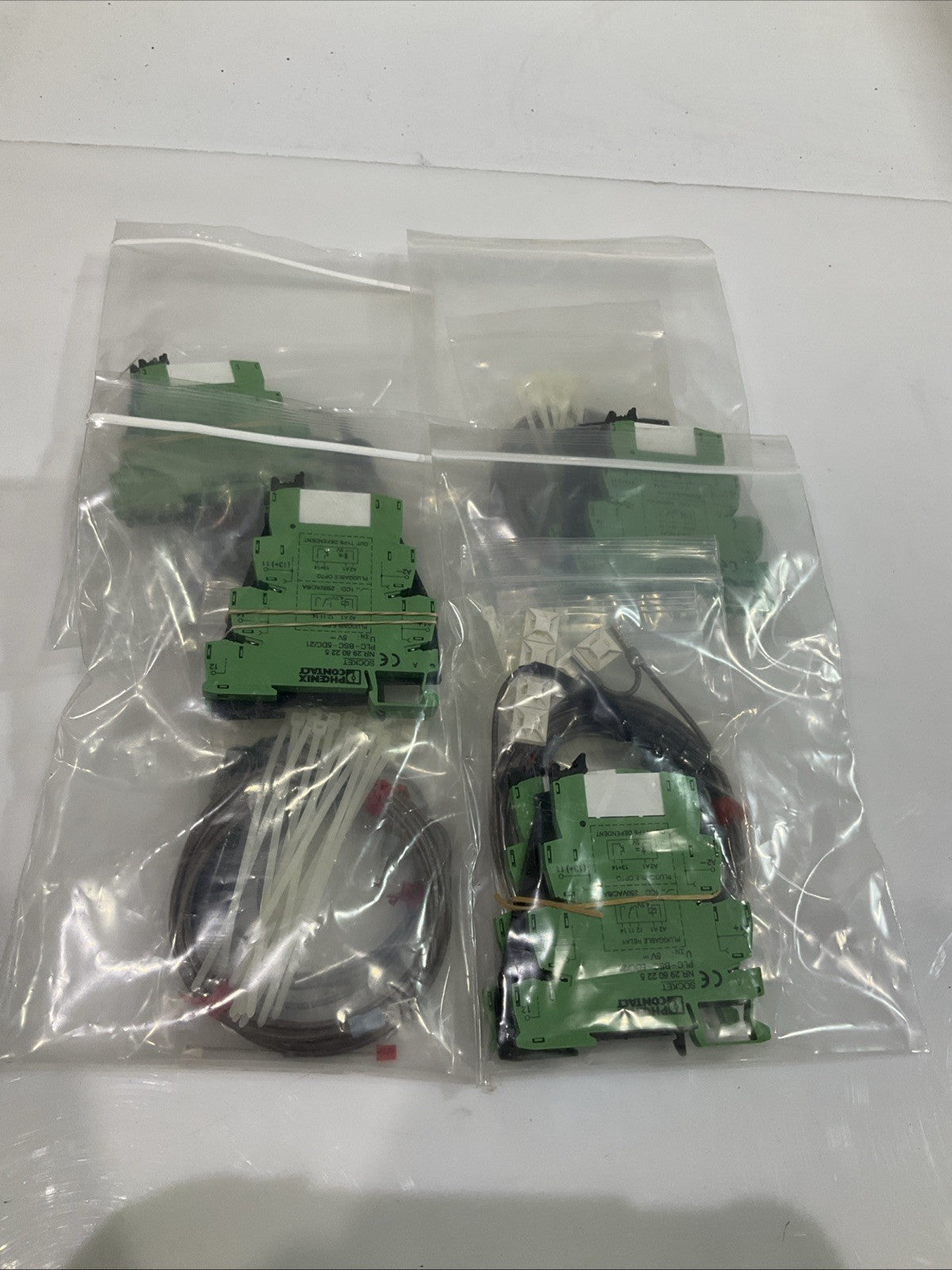 PHOENIX CONTACT NR. 2980225 CONTACT BLOCK   RELAY BASE  LOT OF 4 Y2M
