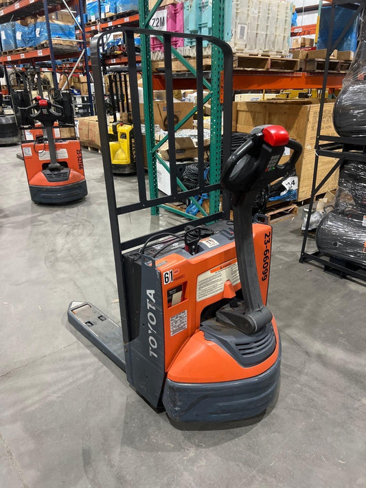 2023 TOYOTA PALLET JACK MODEL 8HBW23, ELECTRIC, 24V, MAX CAPACITY 4500LBS