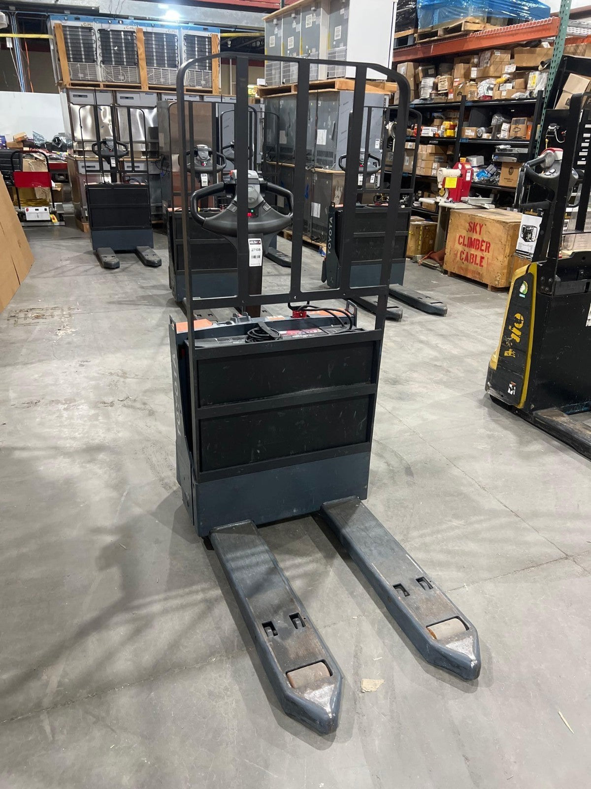 2023 TOYOTA PALLET JACK MODEL 8HBW23, ELECTRIC, 24V, MAX CAPACITY 4500LBS