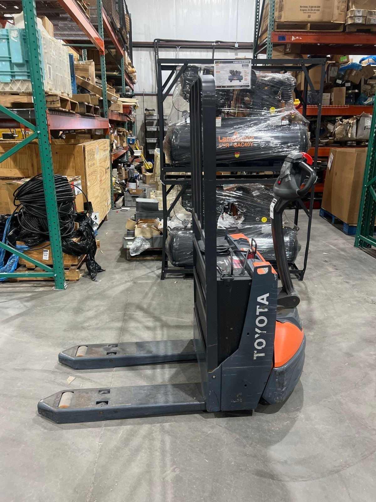 2023 TOYOTA PALLET JACK MODEL 8HBW23, ELECTRIC, 24V, MAX CAPACITY 4500LBS