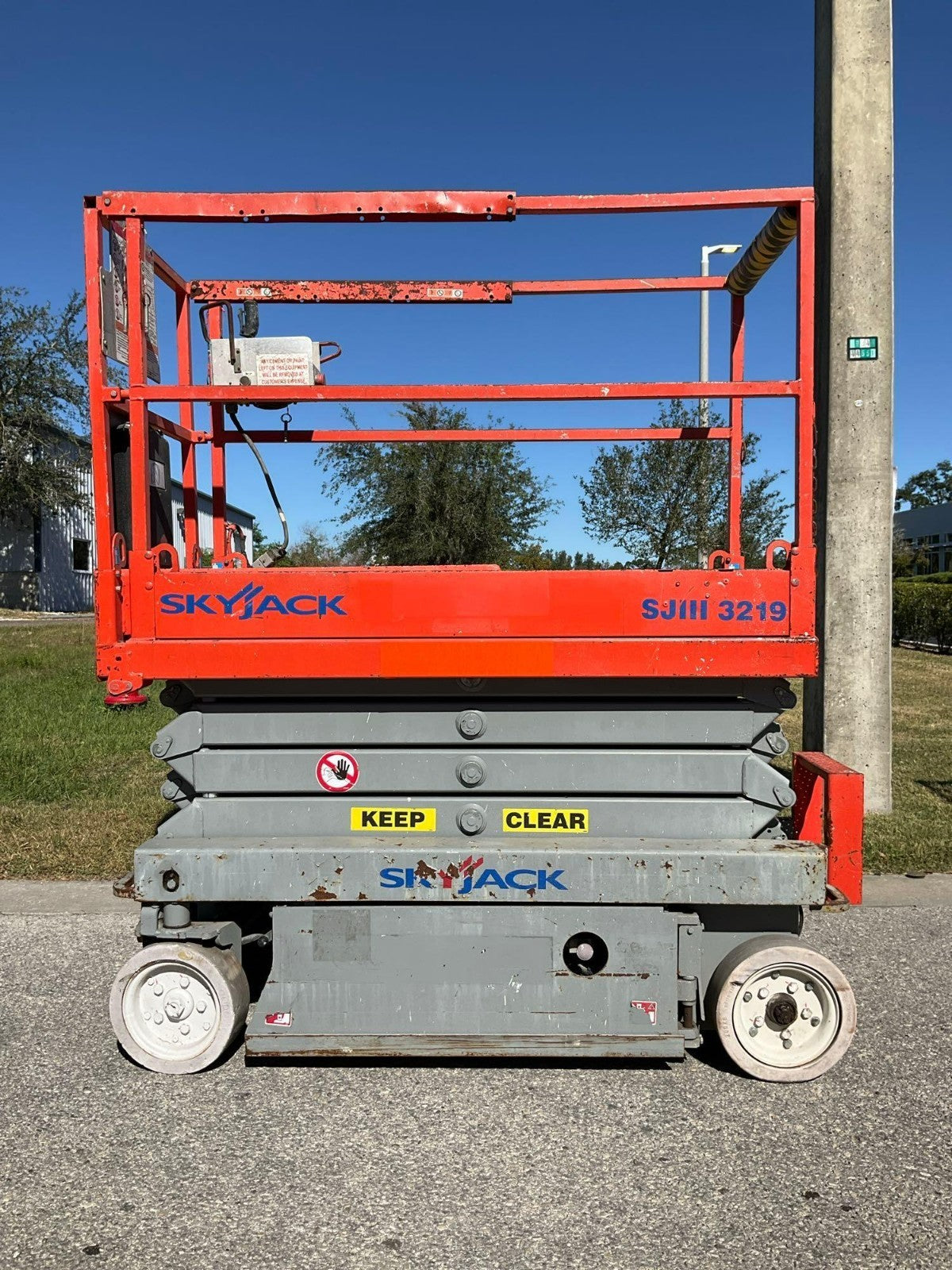 SKYJACK SCISSOR LIFT MODEL SJIII 3219, ELECTRIC, APPROX MAX PLATFORM HEIGHT 19FT