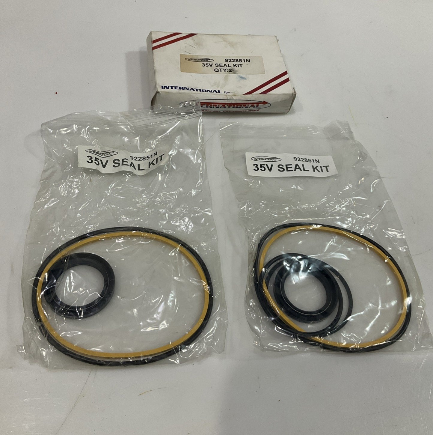 INTERNATIONAL  922851N  35V SEAL KIT  LOT OF 2  Z2M