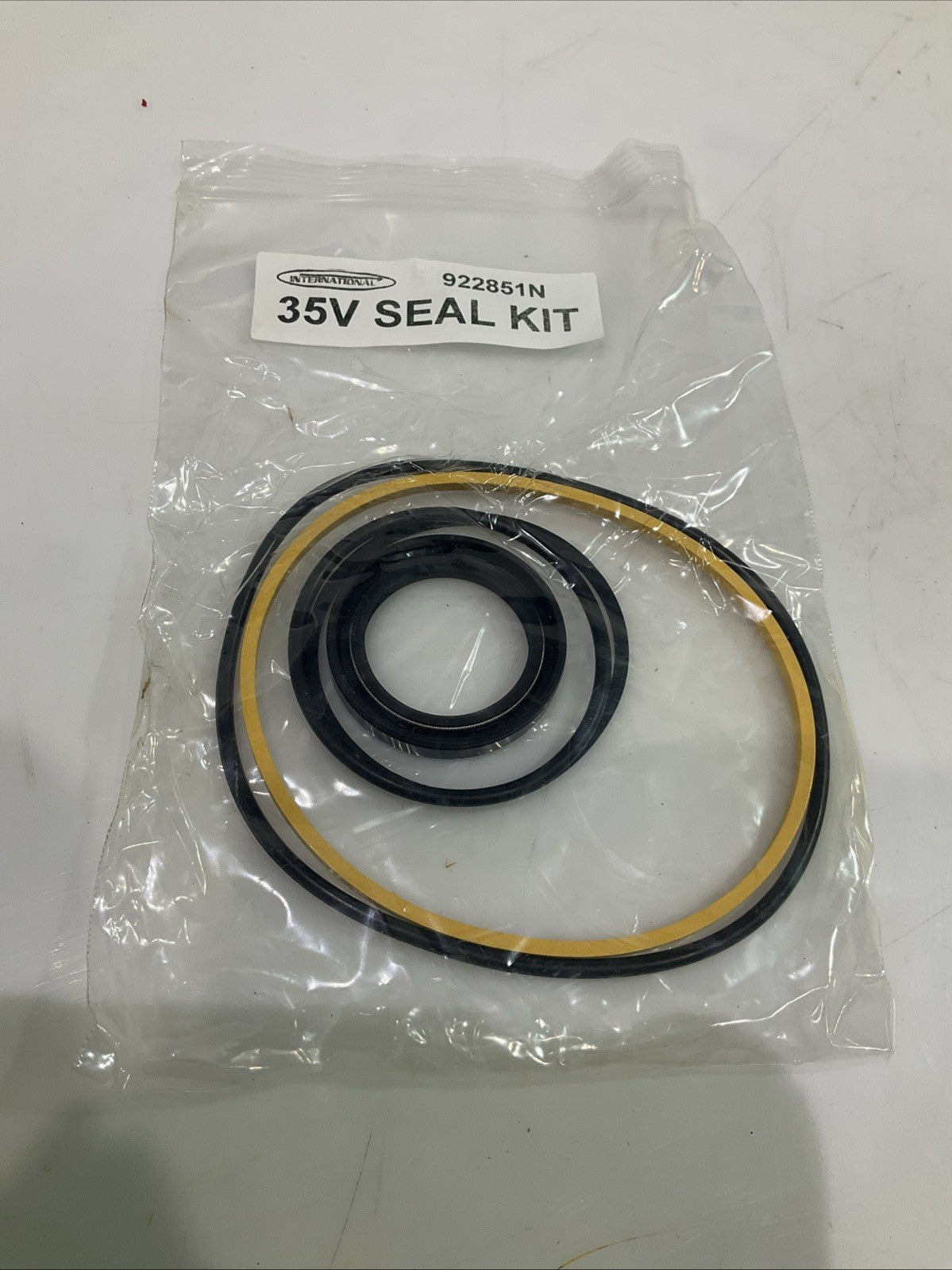 INTERNATIONAL  922851N  35V SEAL KIT  LOT OF 2  Z2M