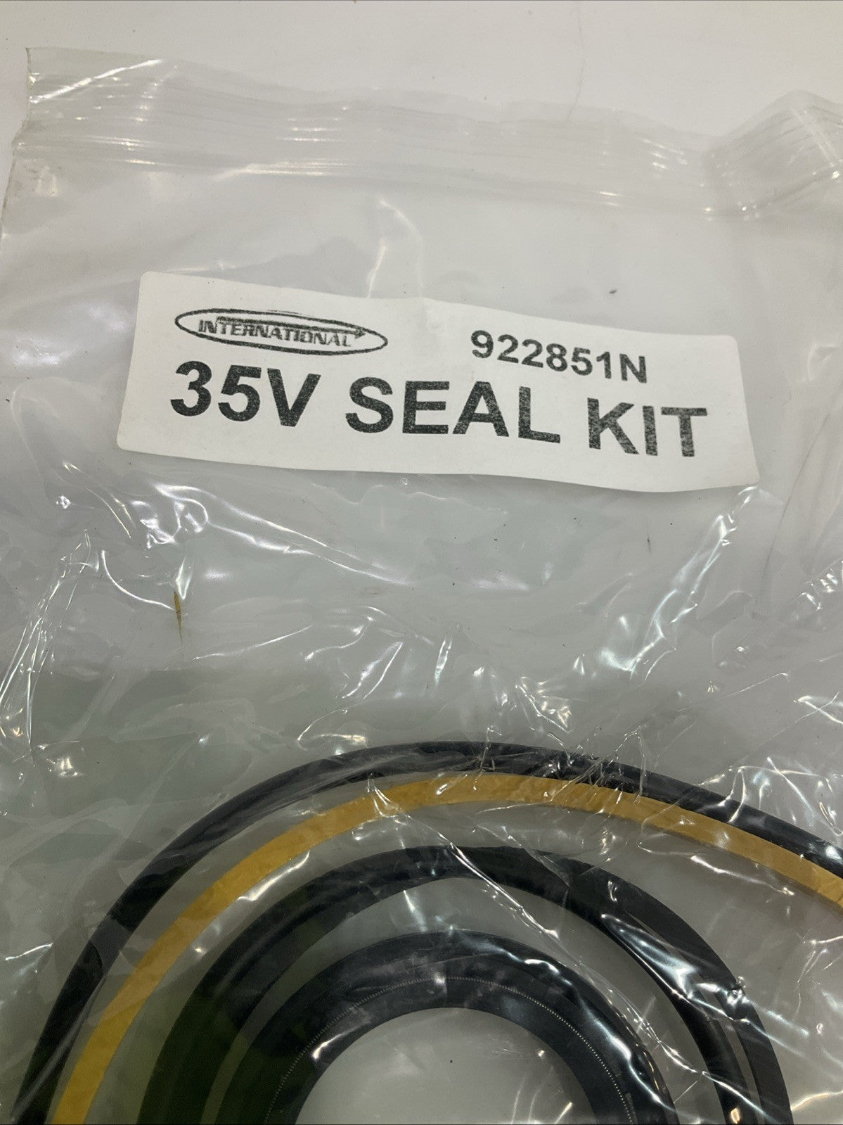 INTERNATIONAL  922851N  35V SEAL KIT  LOT OF 2  Z2M
