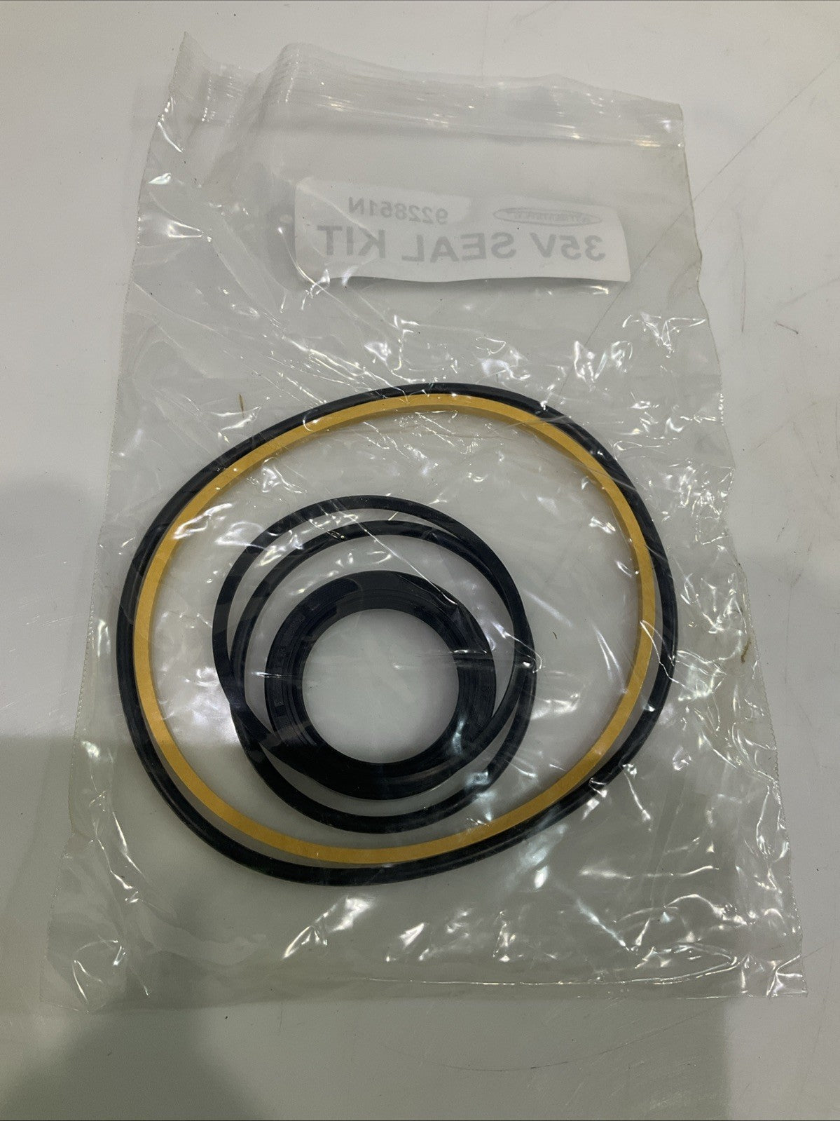 INTERNATIONAL  922851N  35V SEAL KIT  LOT OF 2  Z2M