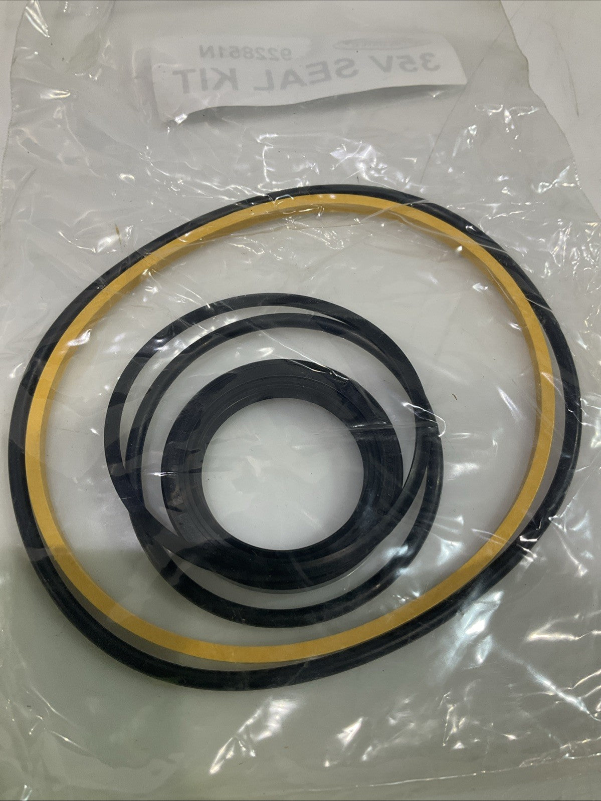 INTERNATIONAL  922851N  35V SEAL KIT  LOT OF 2  Z2M