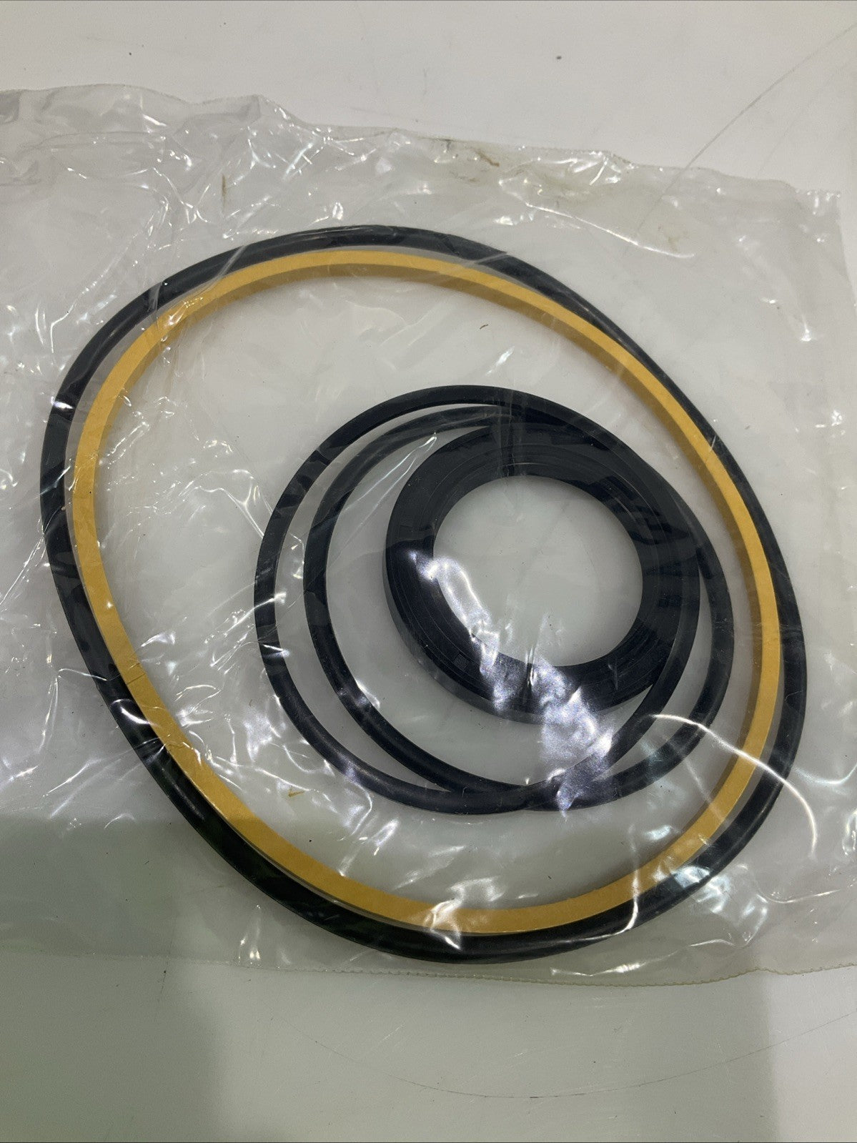 INTERNATIONAL  922851N  35V SEAL KIT  LOT OF 2  Z2M