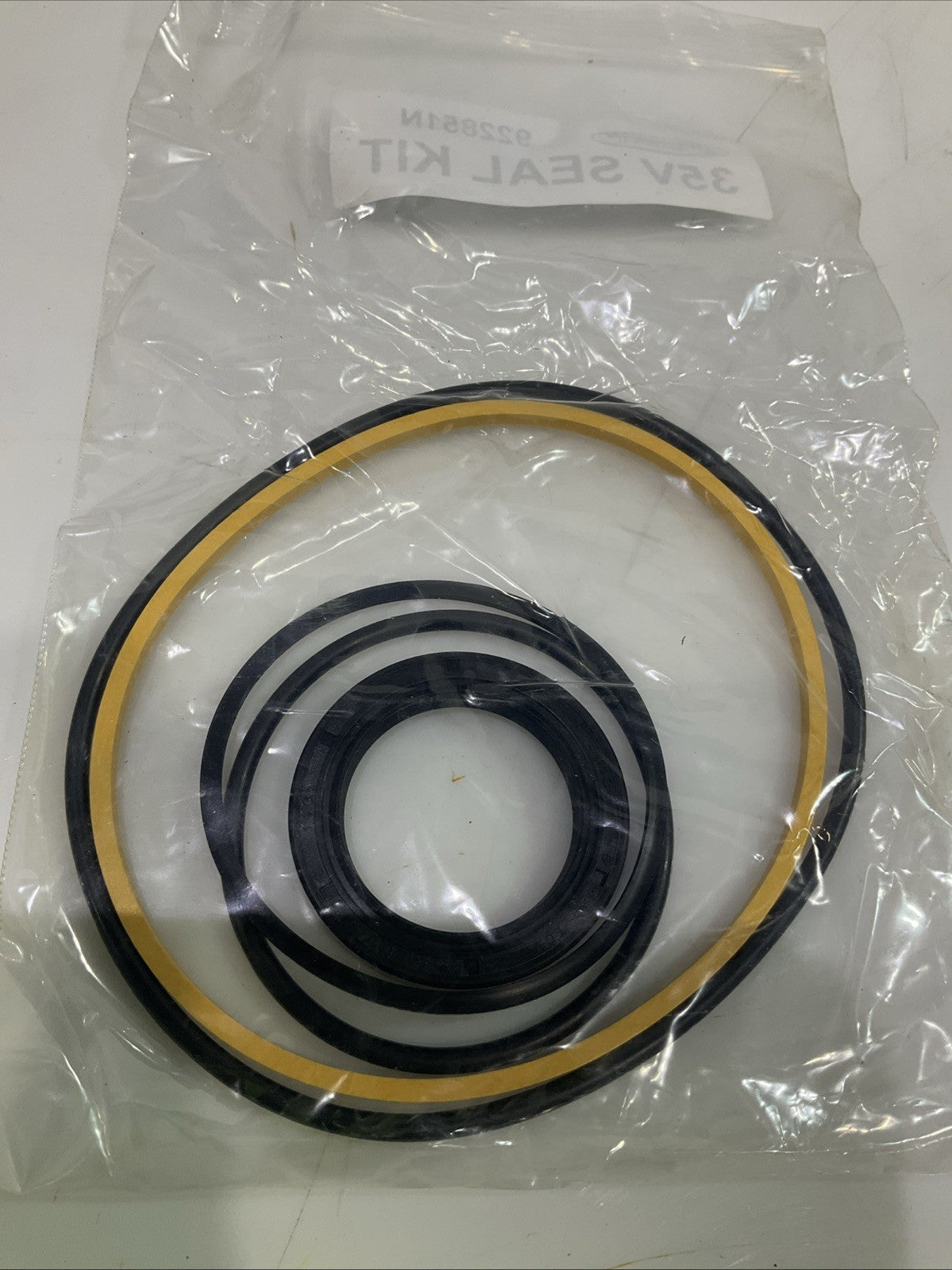 INTERNATIONAL  922851N  35V SEAL KIT  LOT OF 2  Z2M