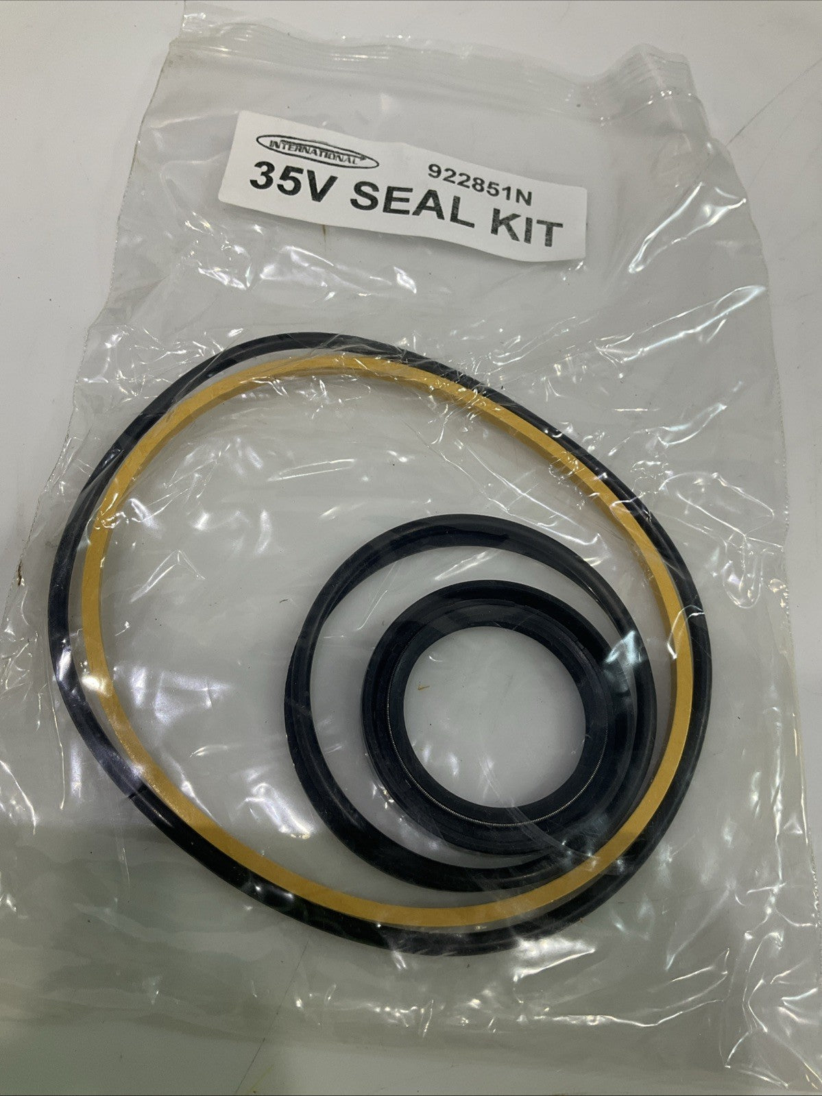 INTERNATIONAL  922851N  35V SEAL KIT  LOT OF 2  Z2M