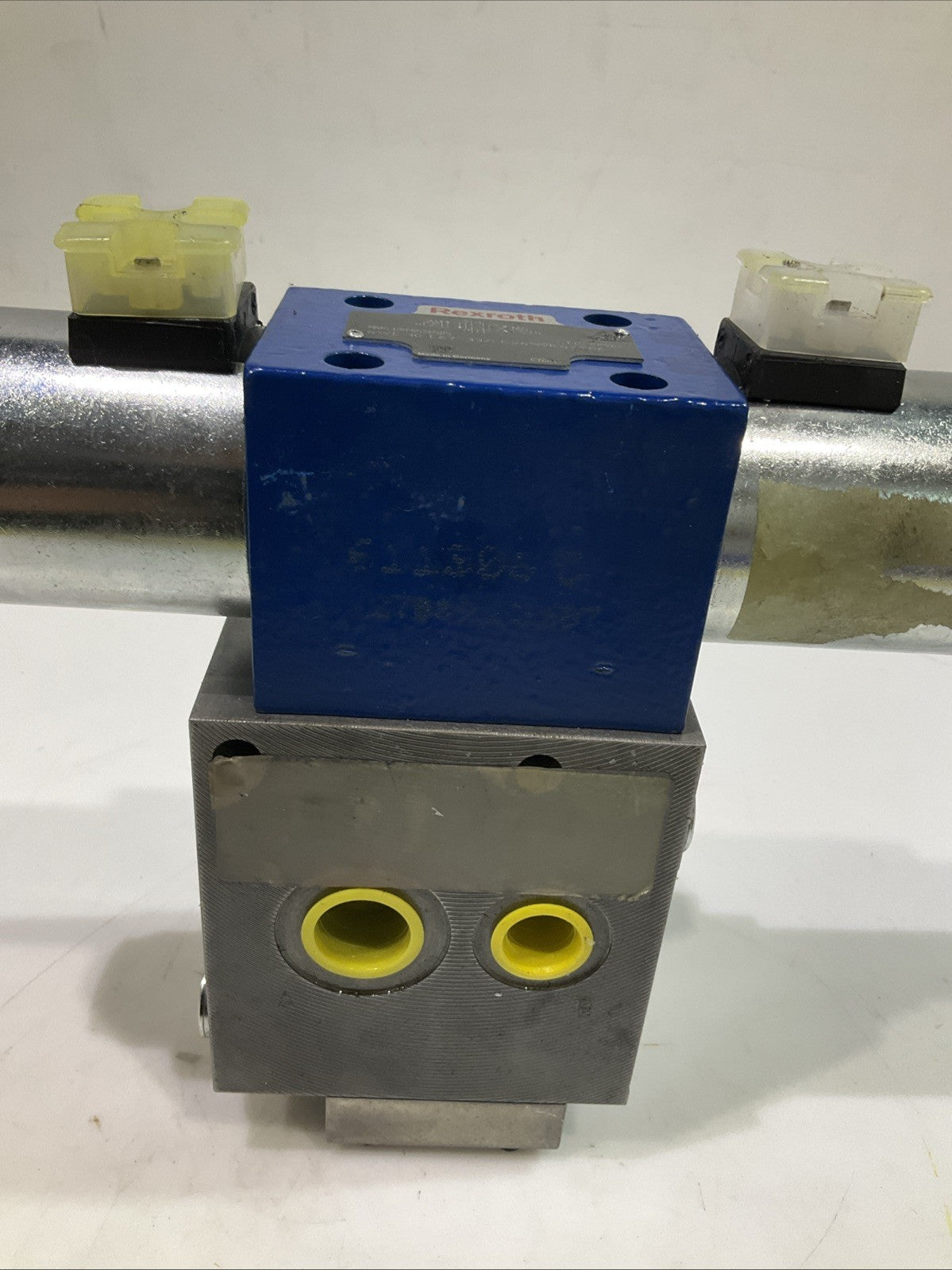 REXROTH BOSCH  4WE10E67-33/CG24N9K4/06- R900520585  HYDRAULIC  VALVE 24VDC  Z2M