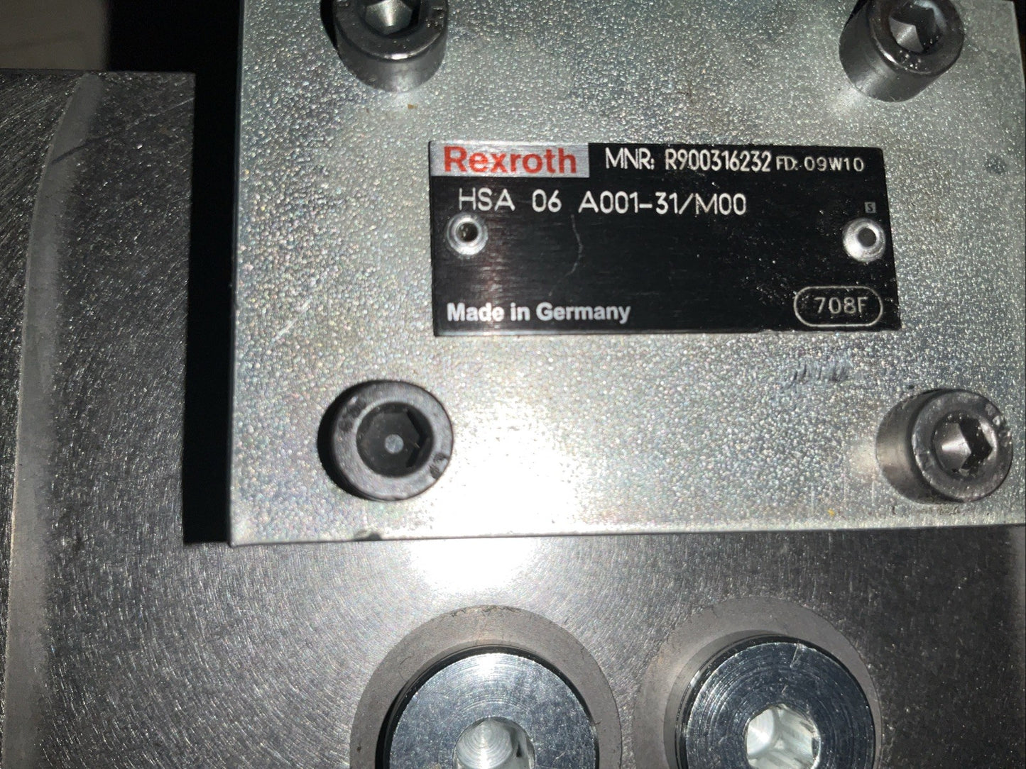 REXROTH BOSCH  4WE10E67-33/CG24N9K4/06- R900520585  HYDRAULIC  VALVE 24VDC  Z2M