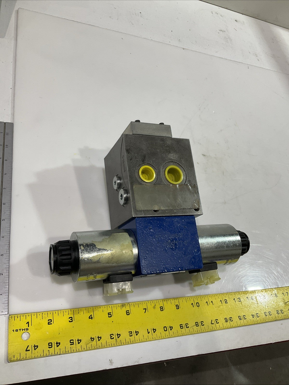 REXROTH BOSCH  4WE10E67-33/CG24N9K4/06- R900520585  HYDRAULIC  VALVE 24VDC  Z2M