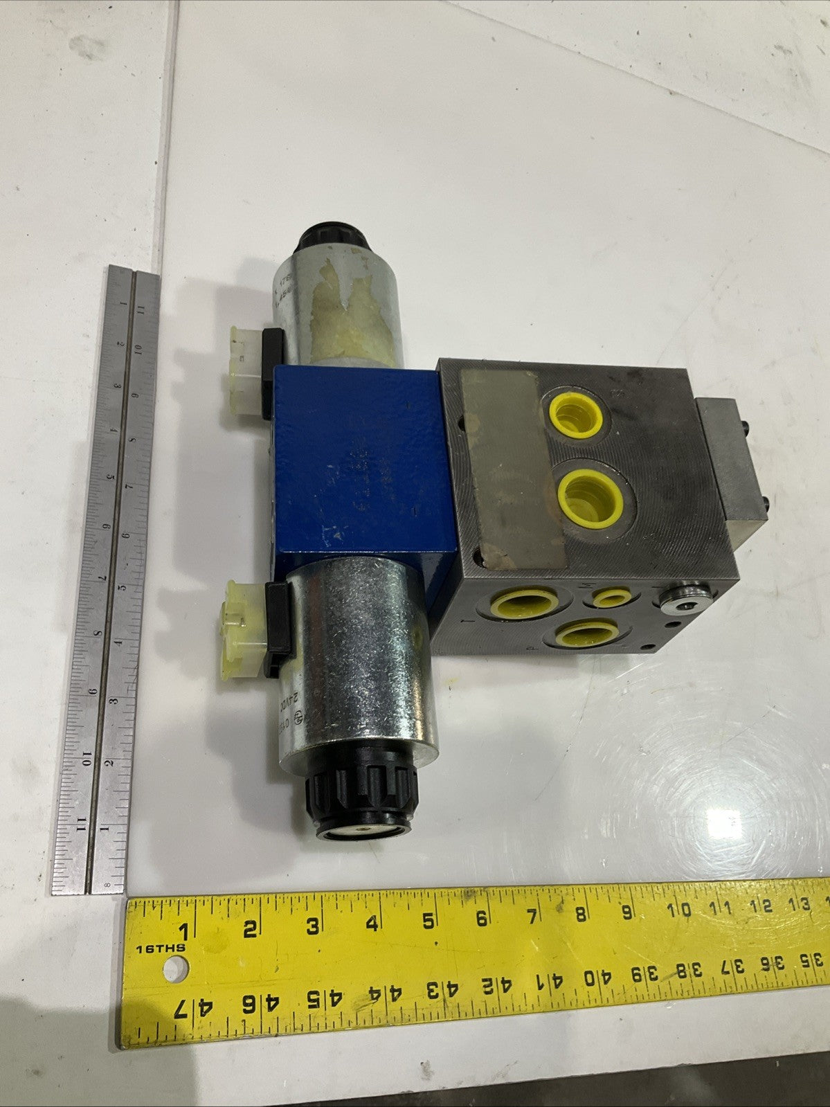 REXROTH BOSCH  4WE10E67-33/CG24N9K4/06- R900520585  HYDRAULIC  VALVE 24VDC  Z2M