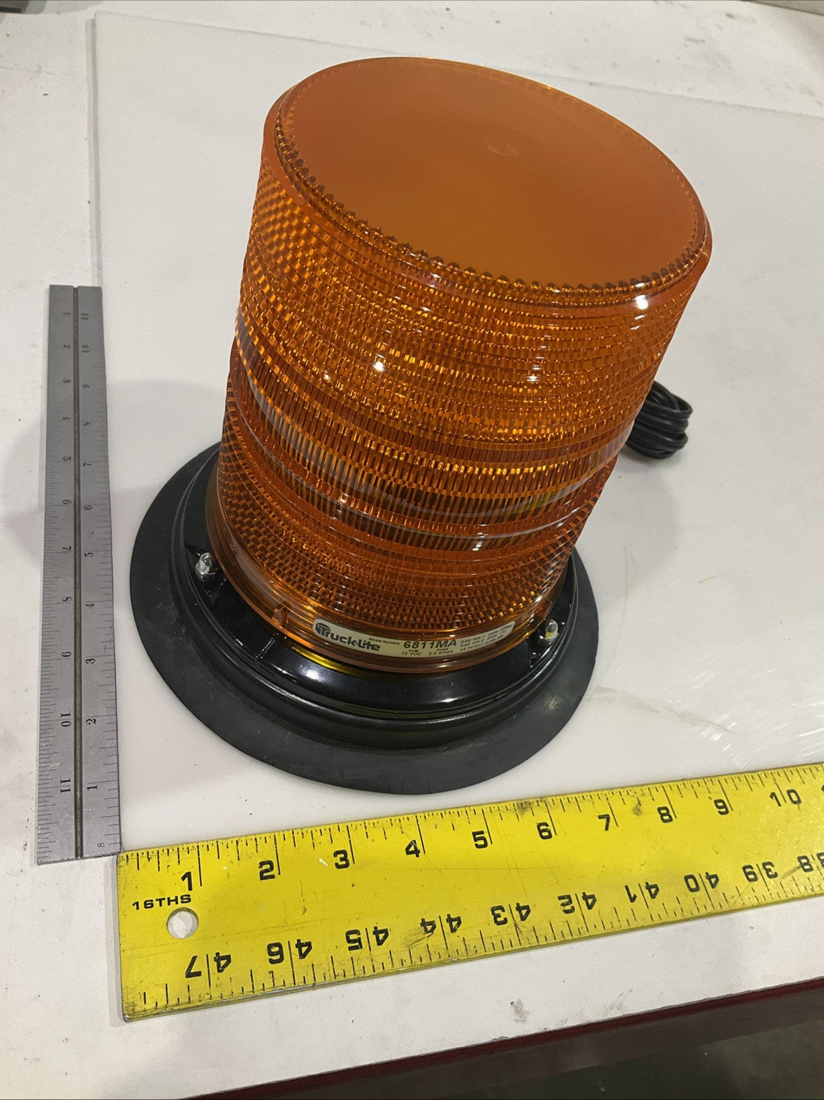 TRUCK-LITE  6811MA  MEDIUM PROFILE YELLOW SAFETY LIGHT  Z2M