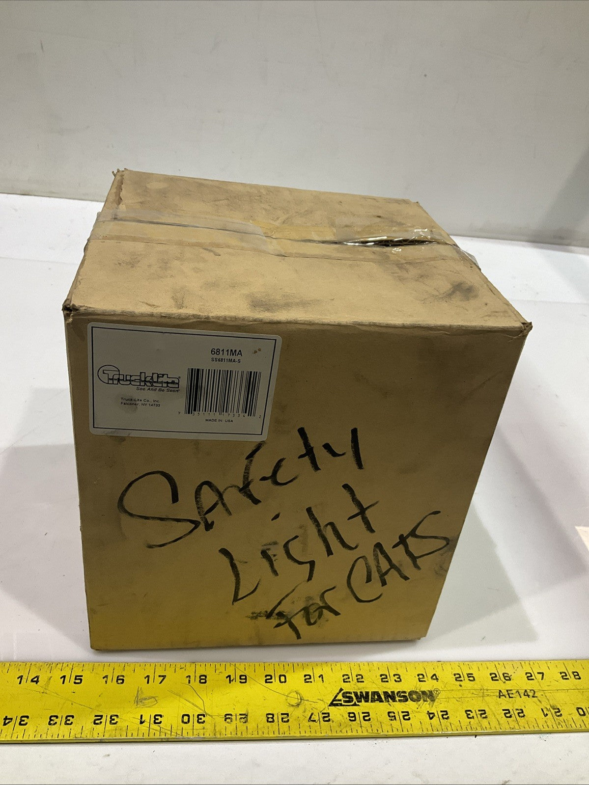 TRUCK-LITE  6811MA  MEDIUM PROFILE YELLOW SAFETY LIGHT  Z2M