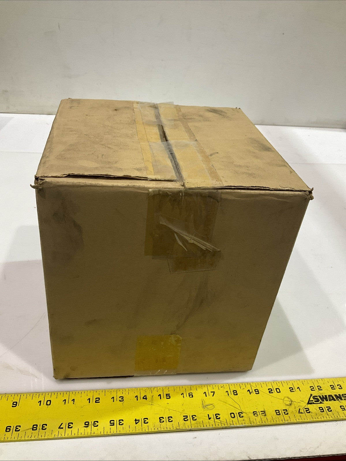TRUCK-LITE  6811MA  MEDIUM PROFILE YELLOW SAFETY LIGHT  Z2M