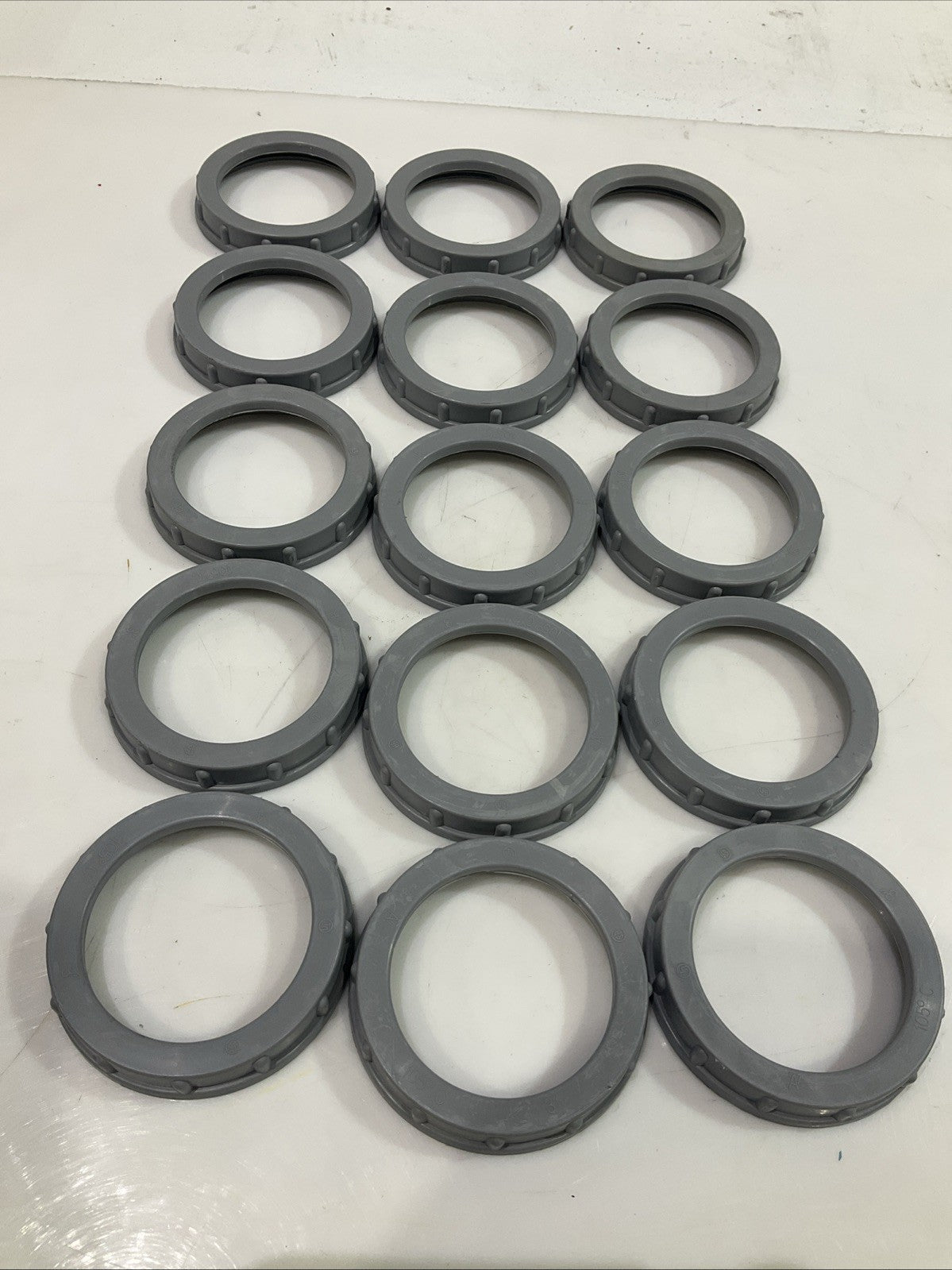 ARLINTON 447 SIZE 3 PLASTIC INSULATING BUSHINGS 105 DEGREE C RATE  LOT OF 15 Z2M