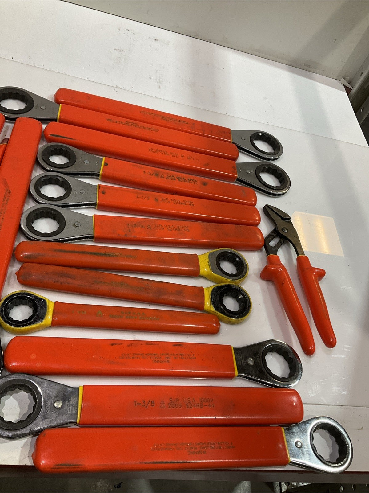 SALISBURY  S24RB INSULATED TOOL KIT  BOX  35 PIECES HEX & RATCHETING WRENCHS Z2M