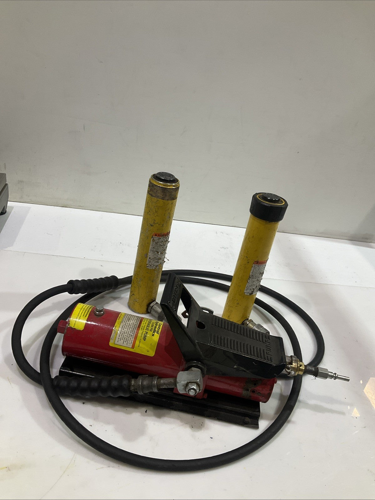 ENERPAC RC108 CENTRAL HYDRAULICS 10,000PSI AIR PUMP 10 TON F4720K SET  Y2M