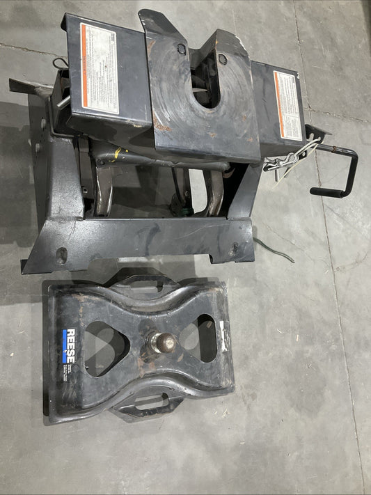 REESE  30033  FIFTH WHEEL  WITH  TRAILER HITCH  RECEIVER  22,000LB  CAPACITY