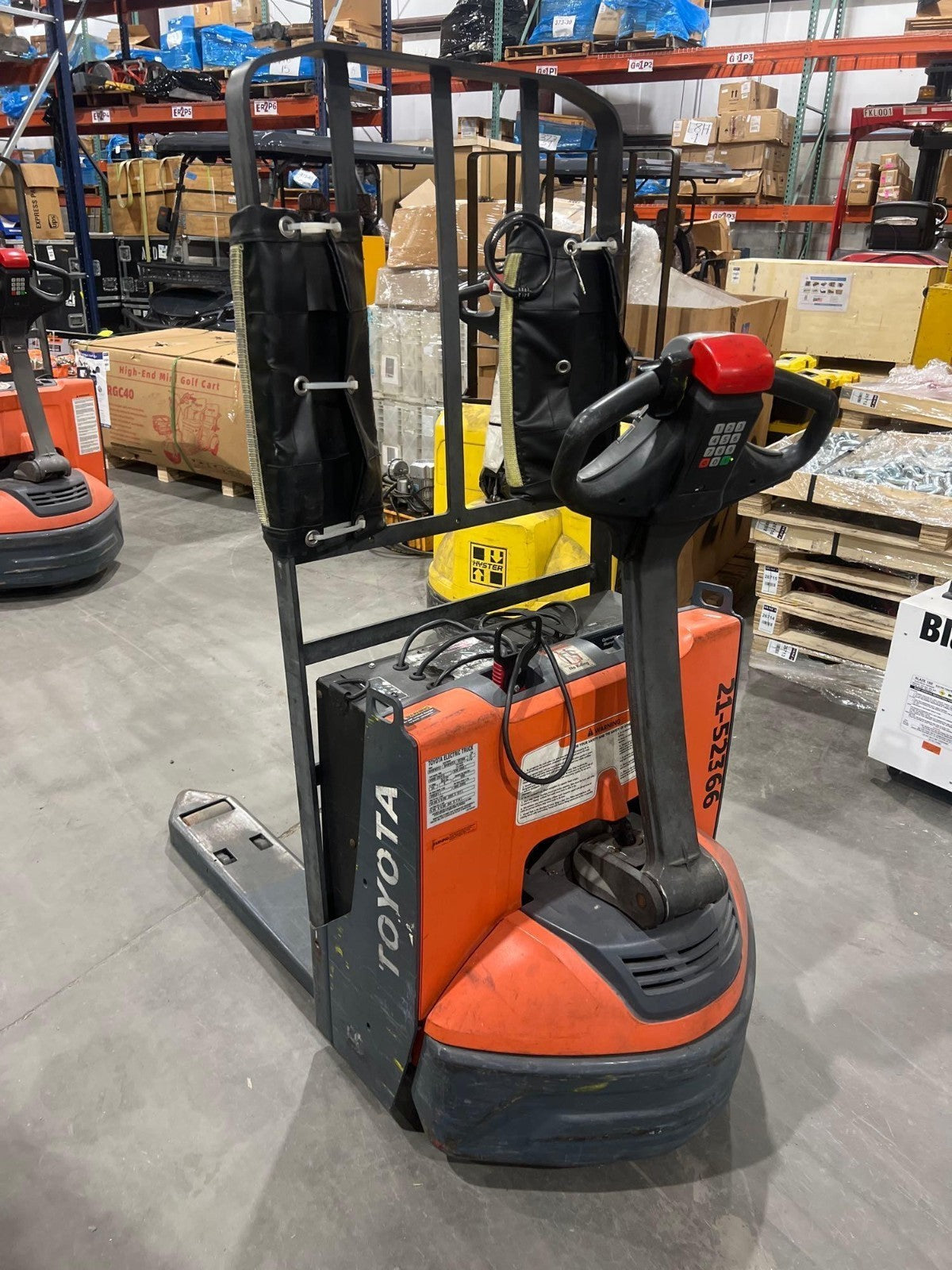 2021 TOYOTA PALLET JACK MODEL 8HBW23, ELECTRIC, 24V, MAX CAPACITY 4500LBS