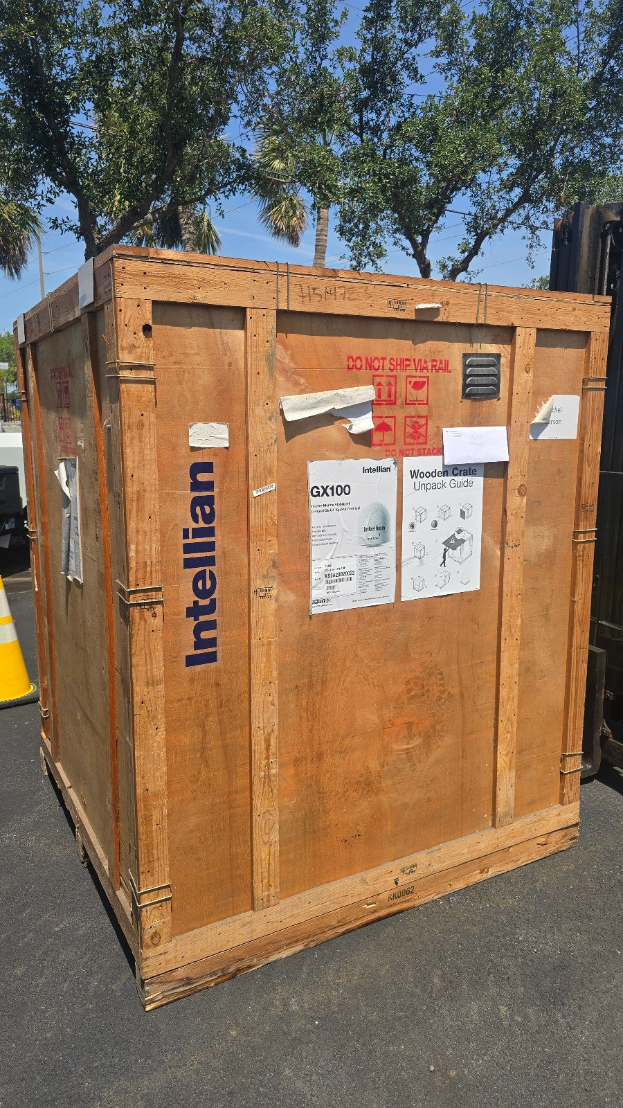 INTELLAIN GX100 1 METER MARINE STABALIZED KA-BAND GLOBAL XPRESS TERMINAL