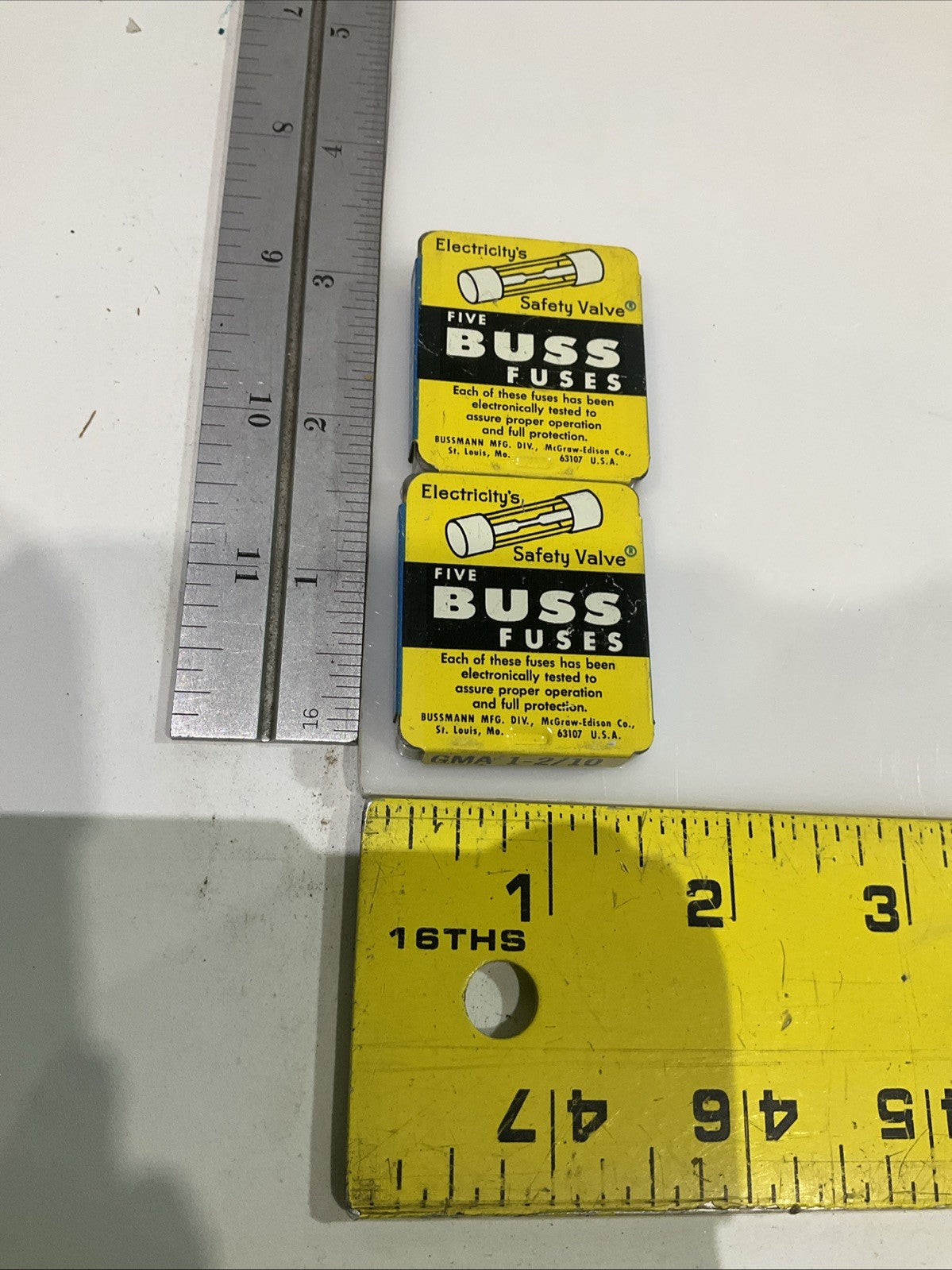BUSSMANN  GMA 1-2/10  10AMP GLASS FAST ACTING FUSE LOT OF 14 Z2M