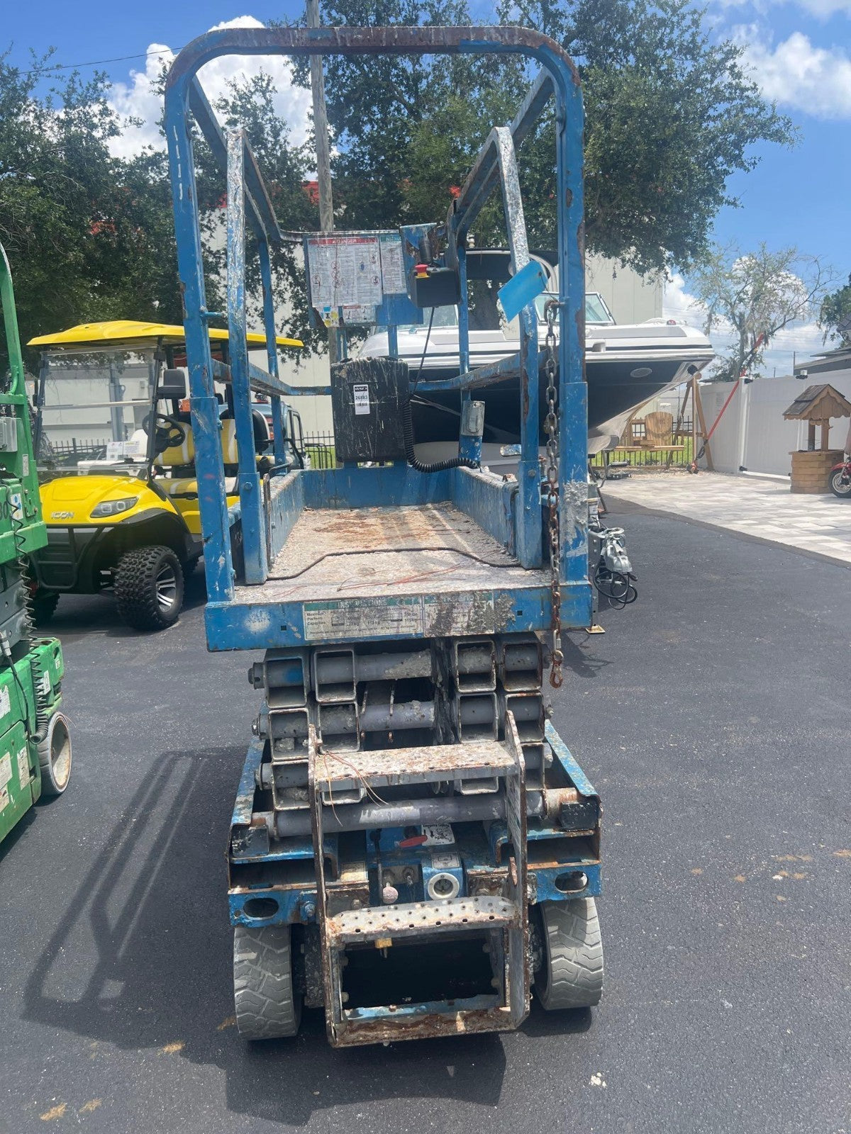 GENIE SCISSOR LIFT MODEL GS1930, ELECTRIC, APPROX MAX PLATFORM HEIGHT 19FT