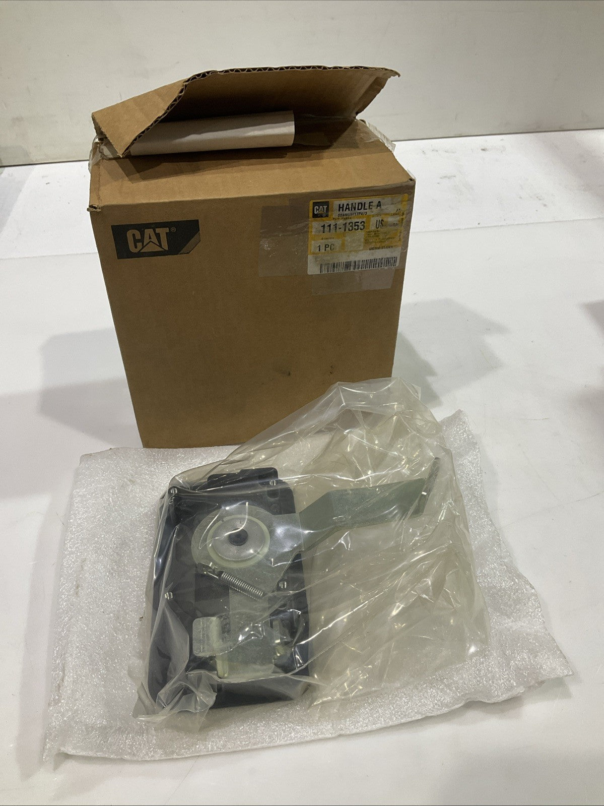CAT-CATERPILLAR  111-1353  OEM  STEEL  LATCH DOOR  HANDLE Y2M