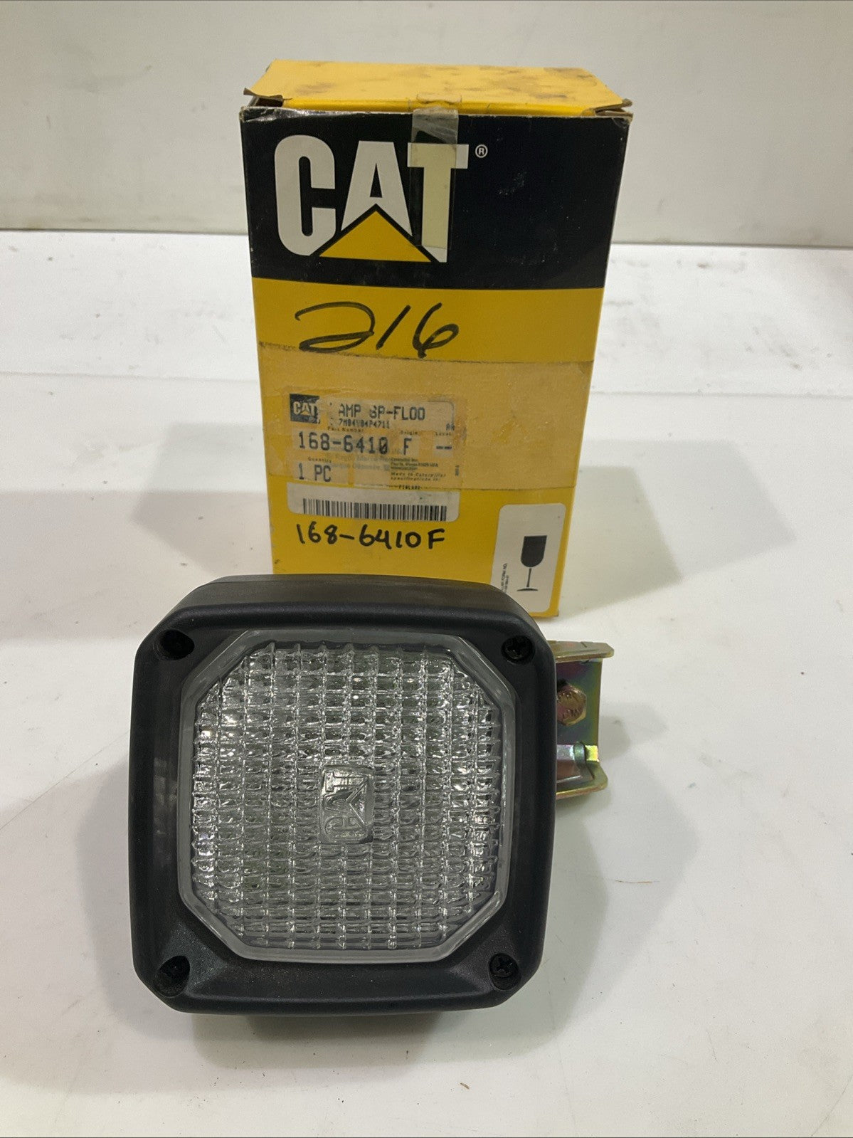 CAT-CATERPILLAR  168-6410 F  12V LAMP  G  ASSEMBLY  LOT OF 2 Y2M
