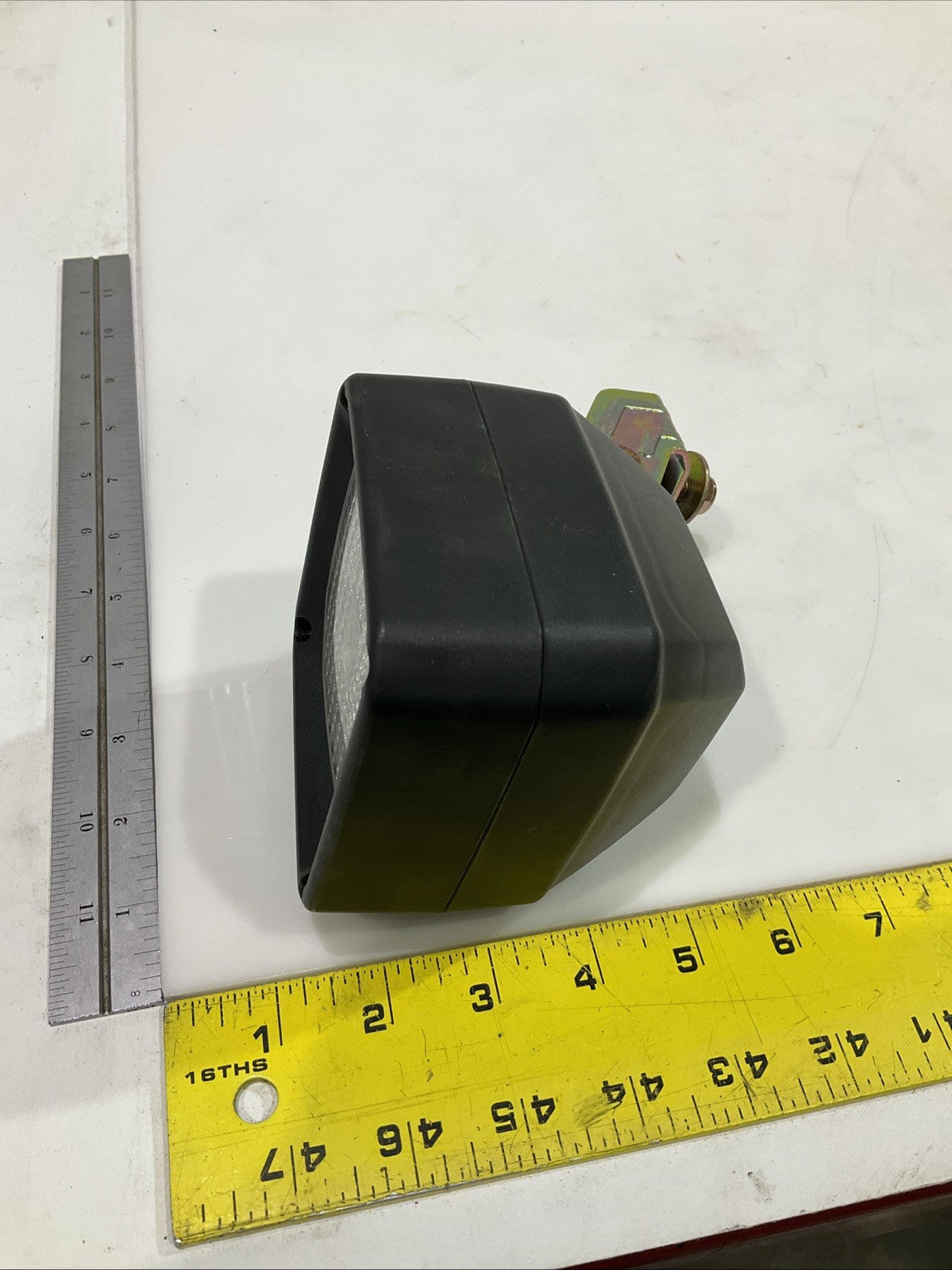CAT-CATERPILLAR  168-6410 F  12V LAMP  G  ASSEMBLY  LOT OF 2 Y2M