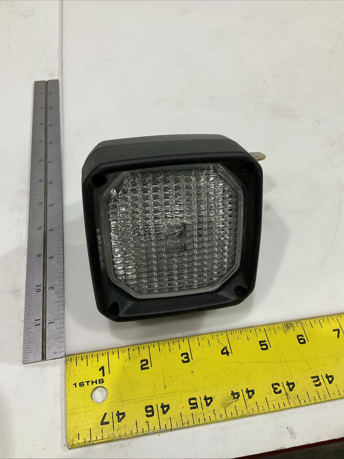 CAT-CATERPILLAR  168-6410 F  12V LAMP  G  ASSEMBLY  LOT OF 2 Y2M