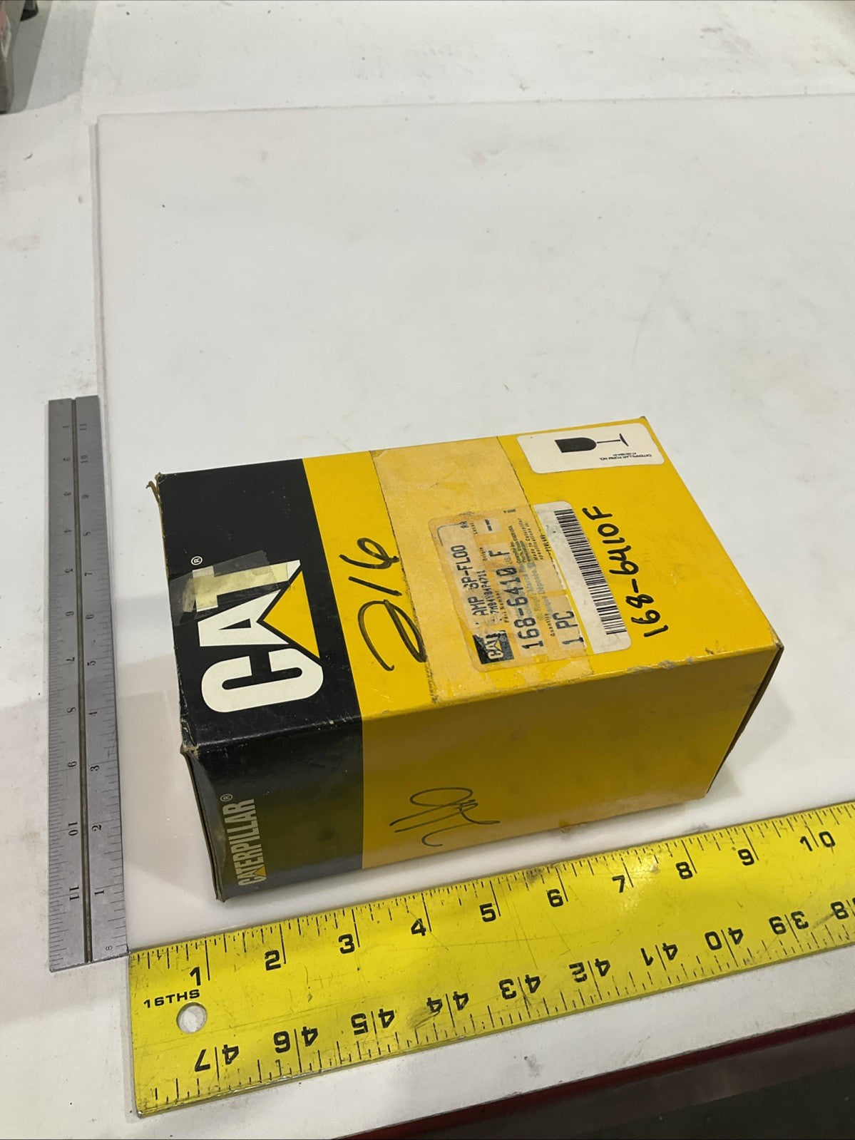 CAT-CATERPILLAR  168-6410 F  12V LAMP  G  ASSEMBLY  LOT OF 2 Y2M