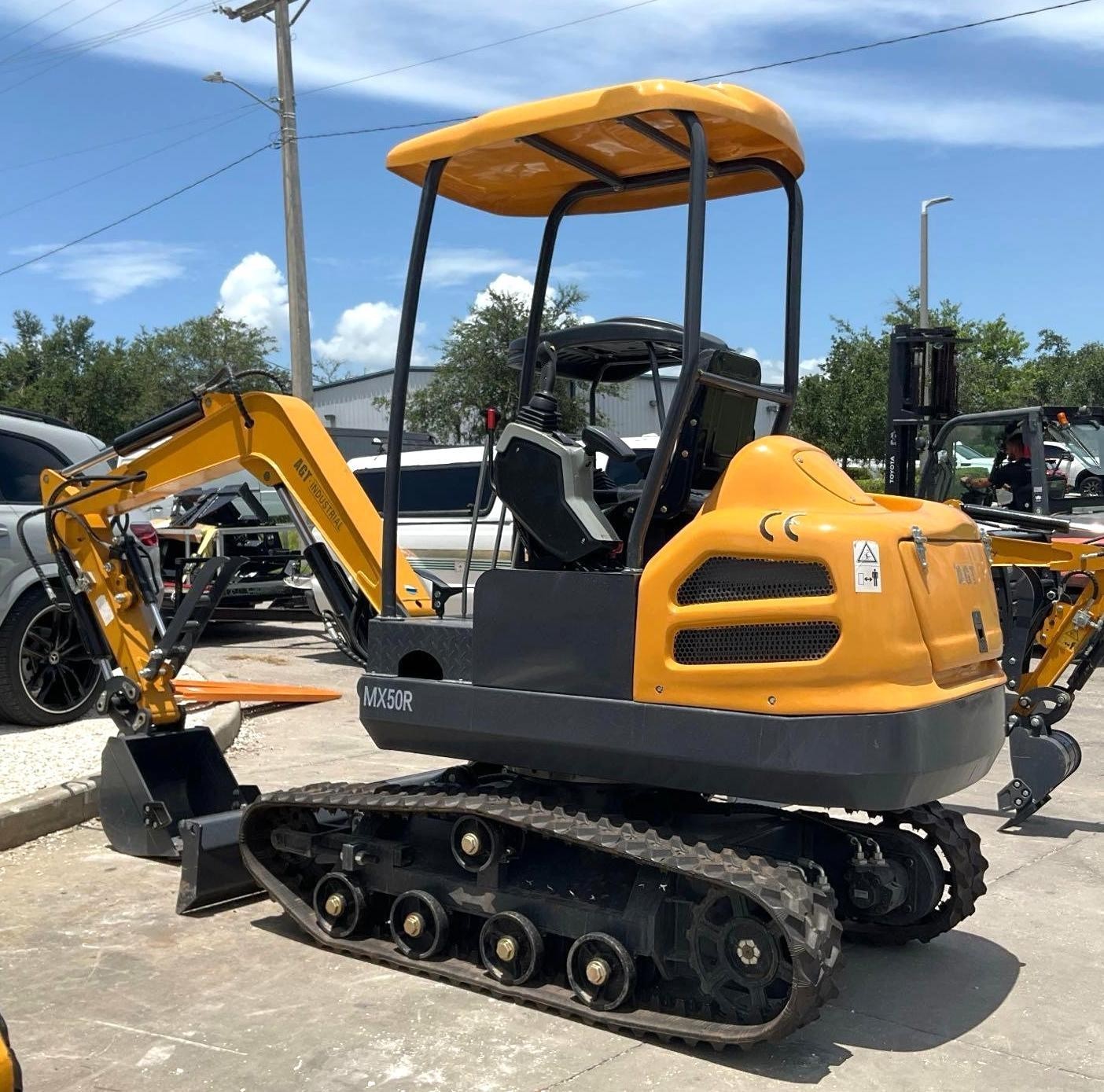 UNUSED AGT MX50R EXCAVATOR; GAS POWERED; AUXILIARY HYDRAULICS; HYDRAULIC THUMB;