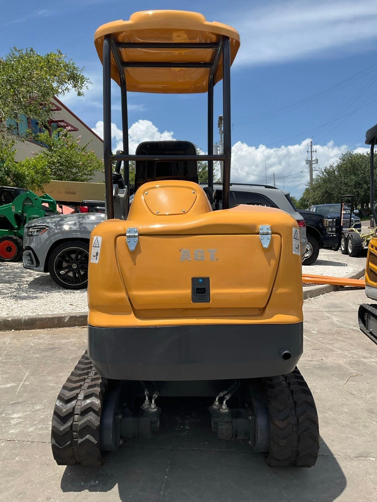 UNUSED AGT MX50R EXCAVATOR; GAS POWERED; AUXILIARY HYDRAULICS; HYDRAULIC THUMB;