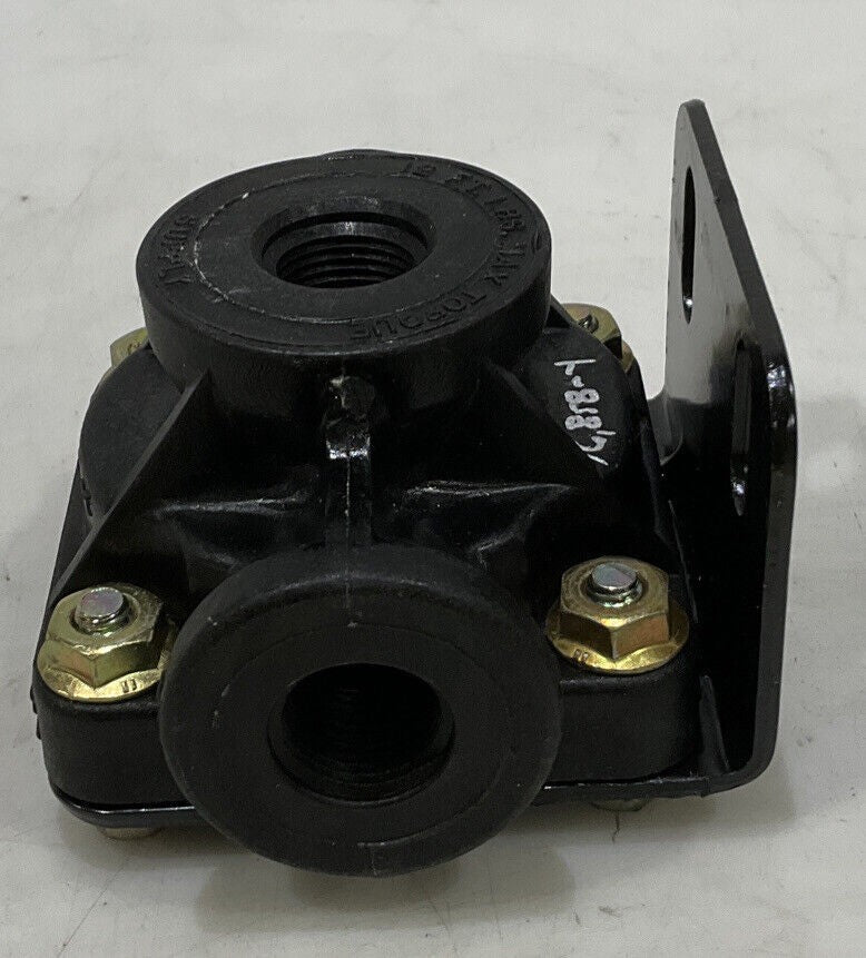 INTERNATIONAL 473794C91 BENDIX STYLE QUICK RELEASE VALVE 476