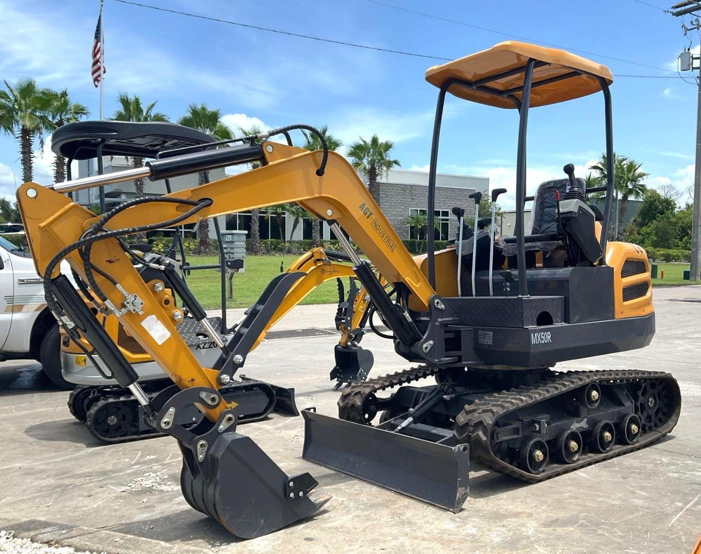 UNUSED AGT MX50R EXCAVATOR; GAS POWERED; AUXILIARY HYDRAULICS; HYDRAULIC THUMB;