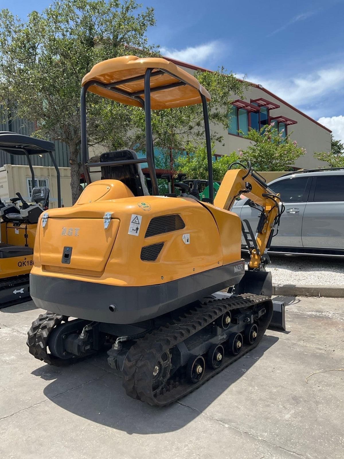 UNUSED AGT MX50R EXCAVATOR; GAS POWERED; AUXILIARY HYDRAULICS; HYDRAULIC THUMB;