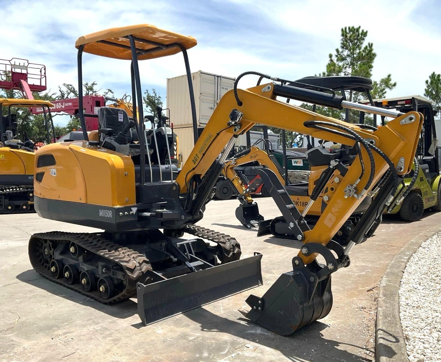 UNUSED AGT MX50R EXCAVATOR; GAS POWERED; AUXILIARY HYDRAULICS; HYDRAULIC THUMB;