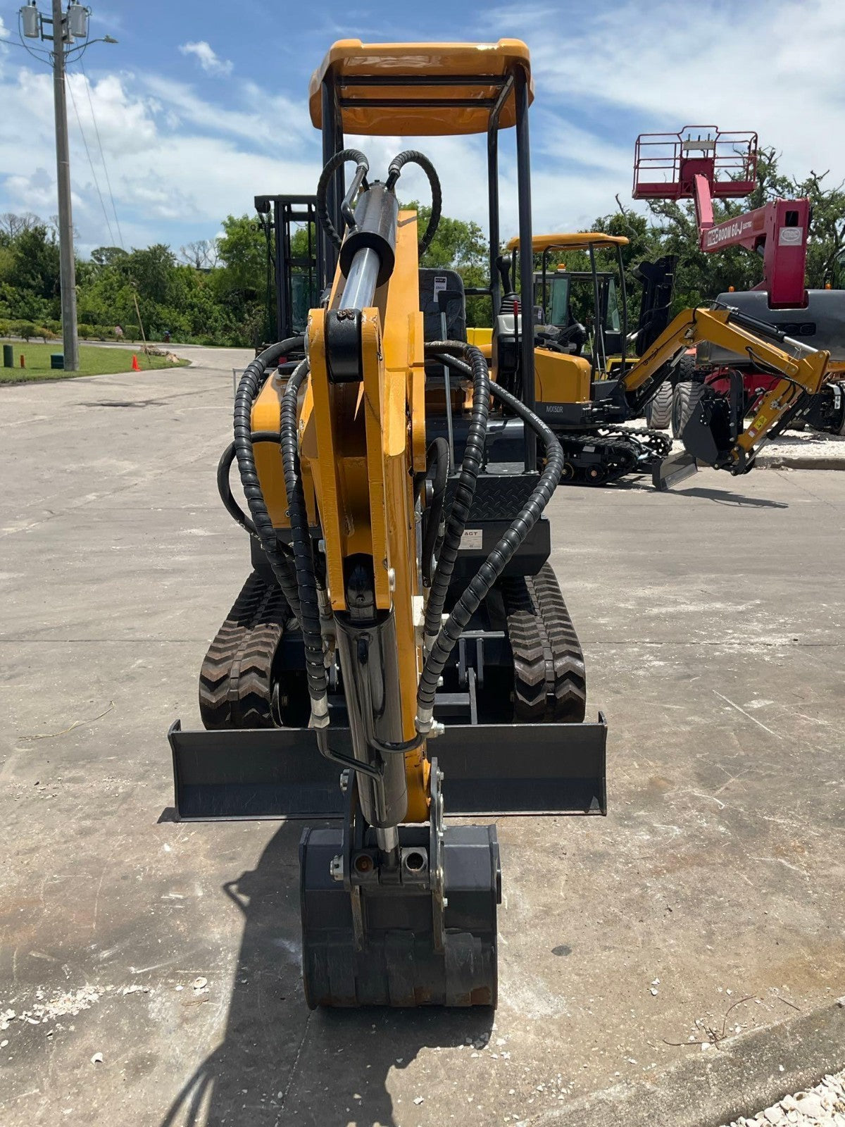 UNUSED AGT MX50R EXCAVATOR; GAS POWERED; AUXILIARY HYDRAULICS; HYDRAULIC THUMB;