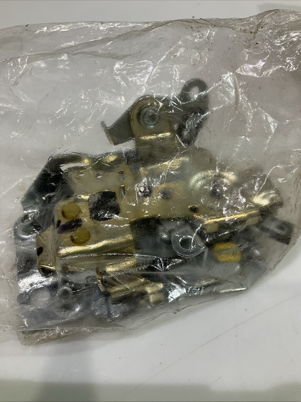GM-GENUINE  1663-1627 FRONT LEFT SIDE DOOR LOCK  LATCH ASSEMBLY  Y2M