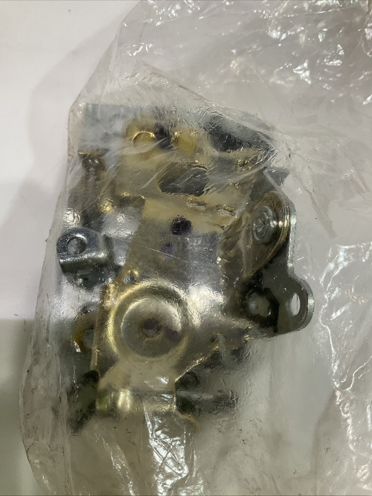GM-GENUINE  1663-1627 FRONT LEFT SIDE DOOR LOCK  LATCH ASSEMBLY  Y2M