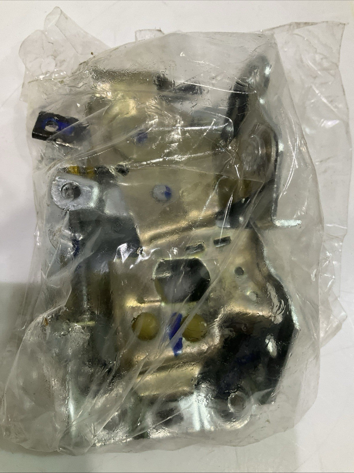 GM-GENUINE 1663-1626 FRONT RIGHT SIDE DOOR LOCK LATCH  ASSEMBLY  Y2M