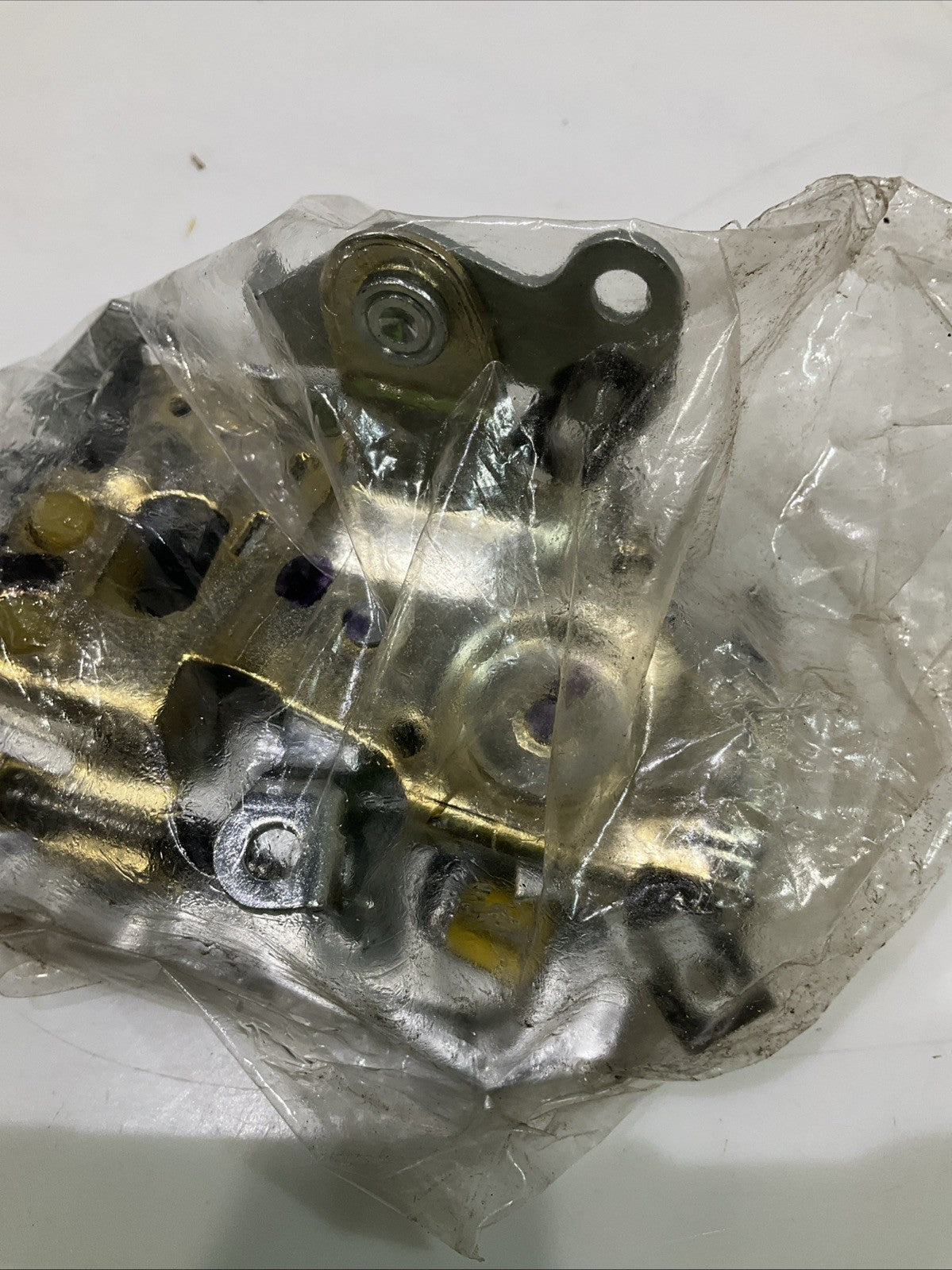 GM-GENUINE  1663-1627 FRONT LEFT SIDE DOOR LOCK  LATCH ASSEMBLY  Y2M