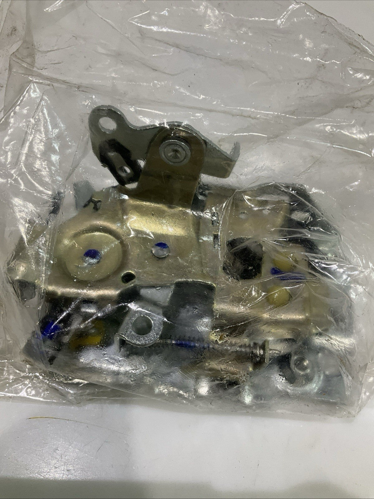 GM-GENUINE 1663-1626 FRONT RIGHT SIDE DOOR LOCK LATCH  ASSEMBLY  Y2M