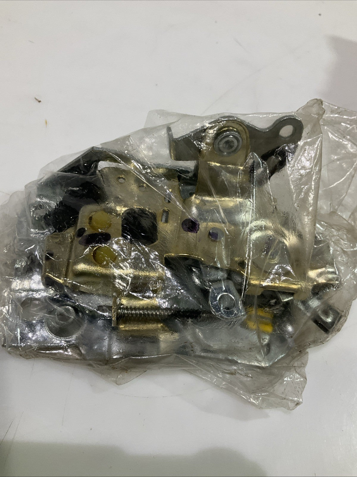 GM-GENUINE  1663-1627 FRONT LEFT SIDE DOOR LOCK  LATCH ASSEMBLY  Y2M