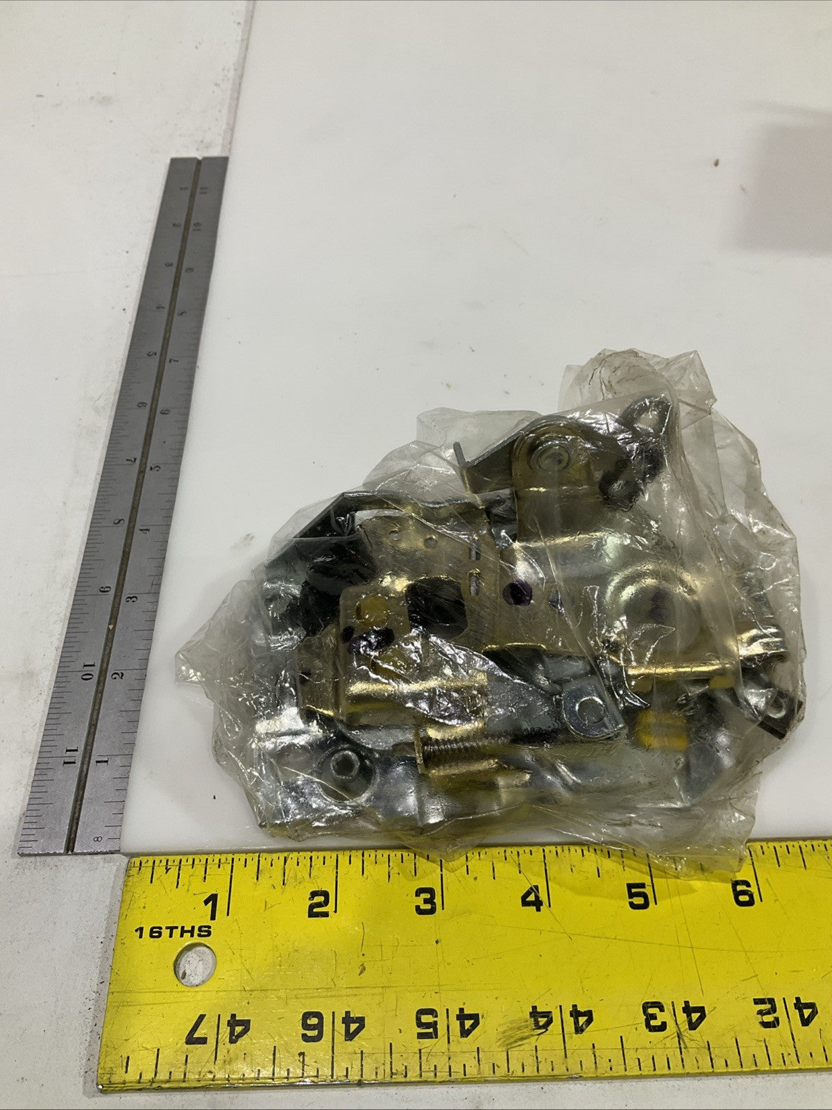 GM-GENUINE  1663-1627 FRONT LEFT SIDE DOOR LOCK  LATCH ASSEMBLY  Y2M